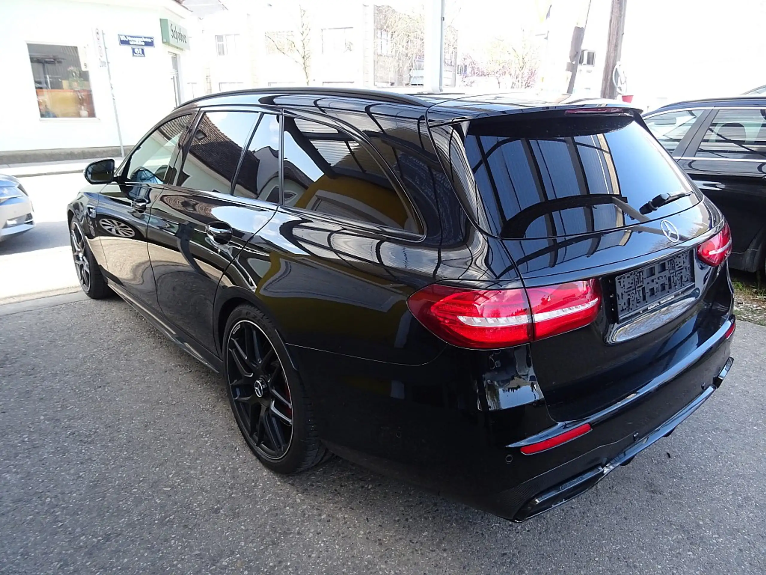 Mercedes-Benz - E 63 AMG