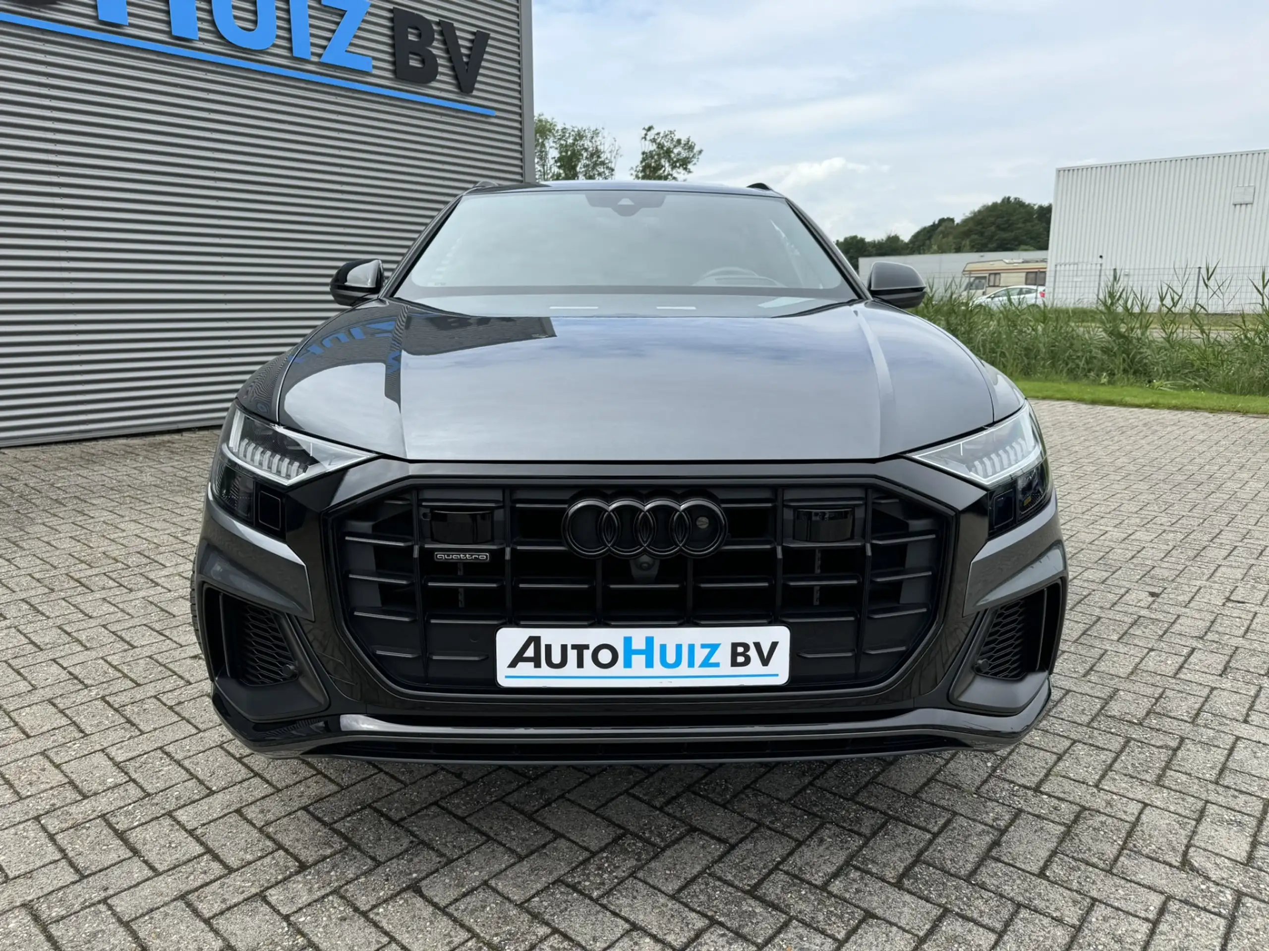 Audi - Q8