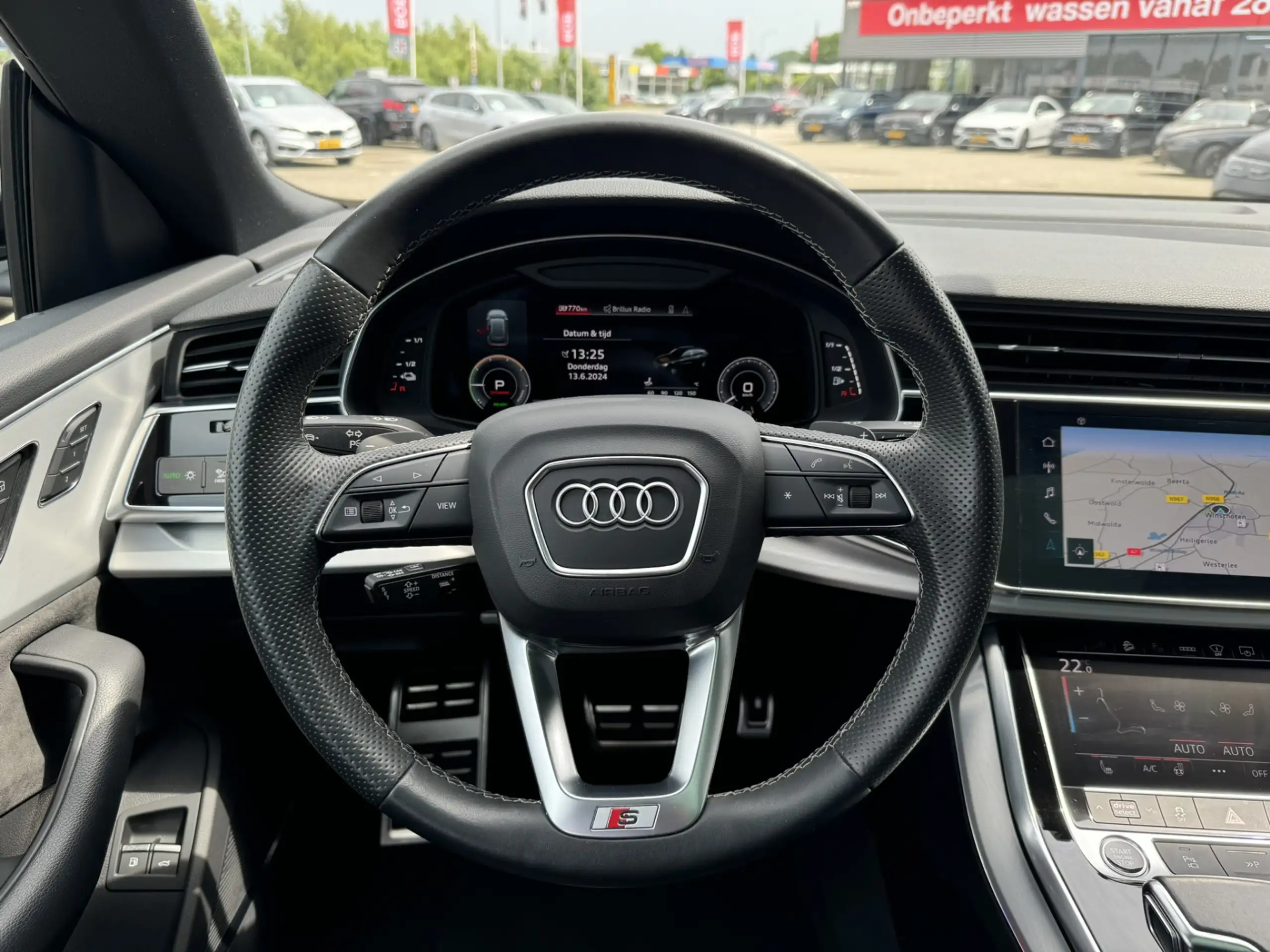 Audi - Q8