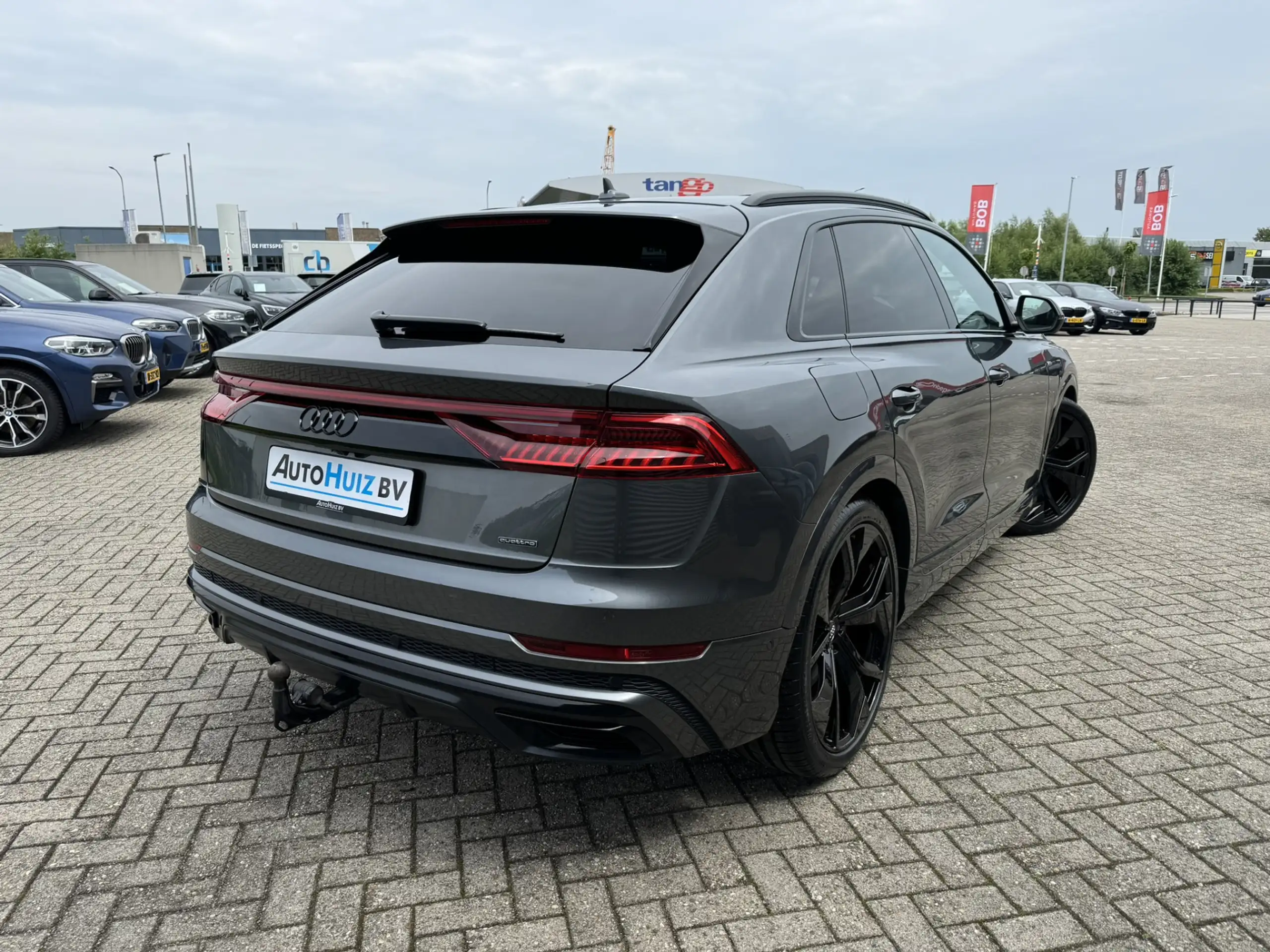 Audi - Q8