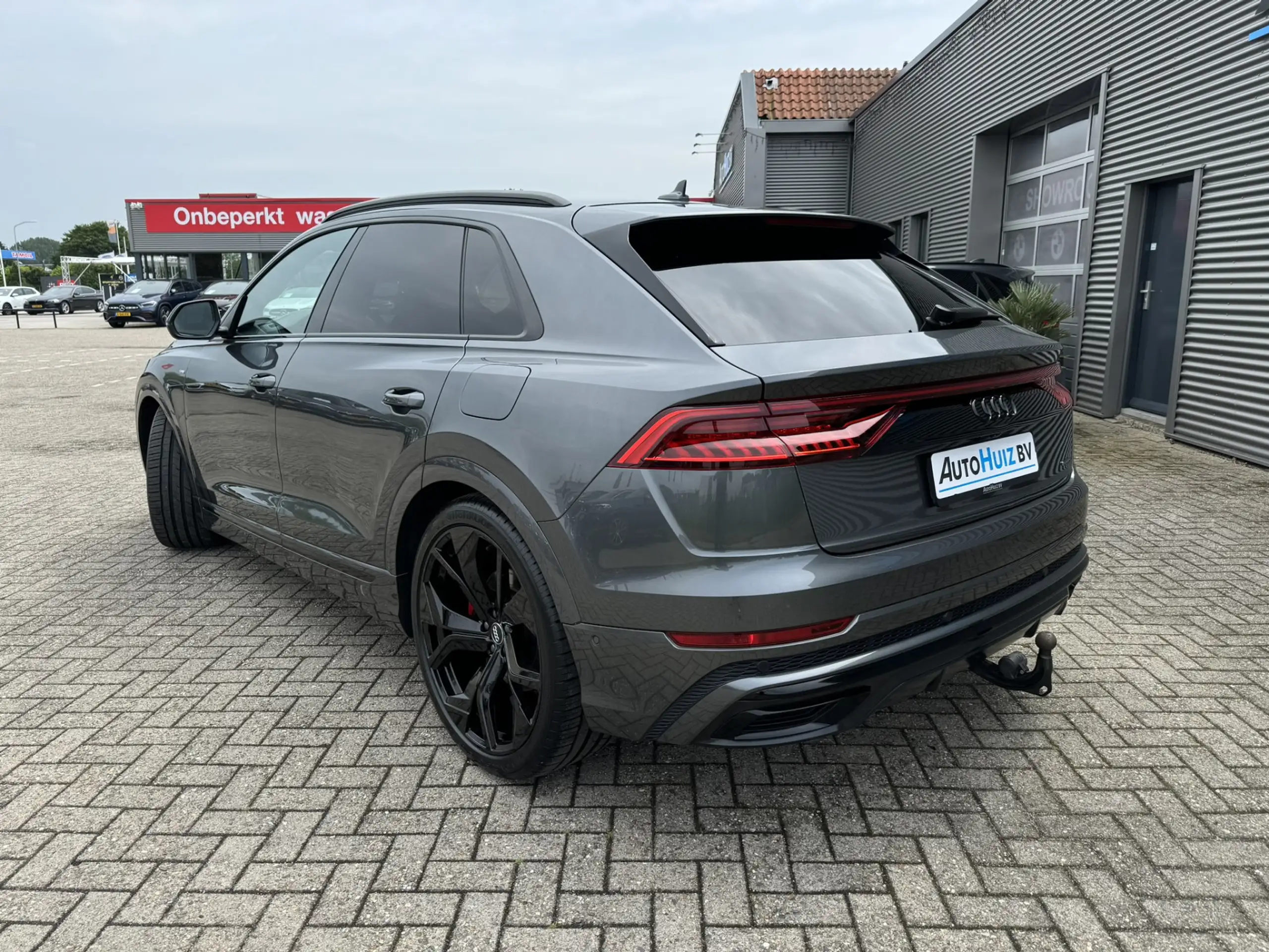 Audi - Q8