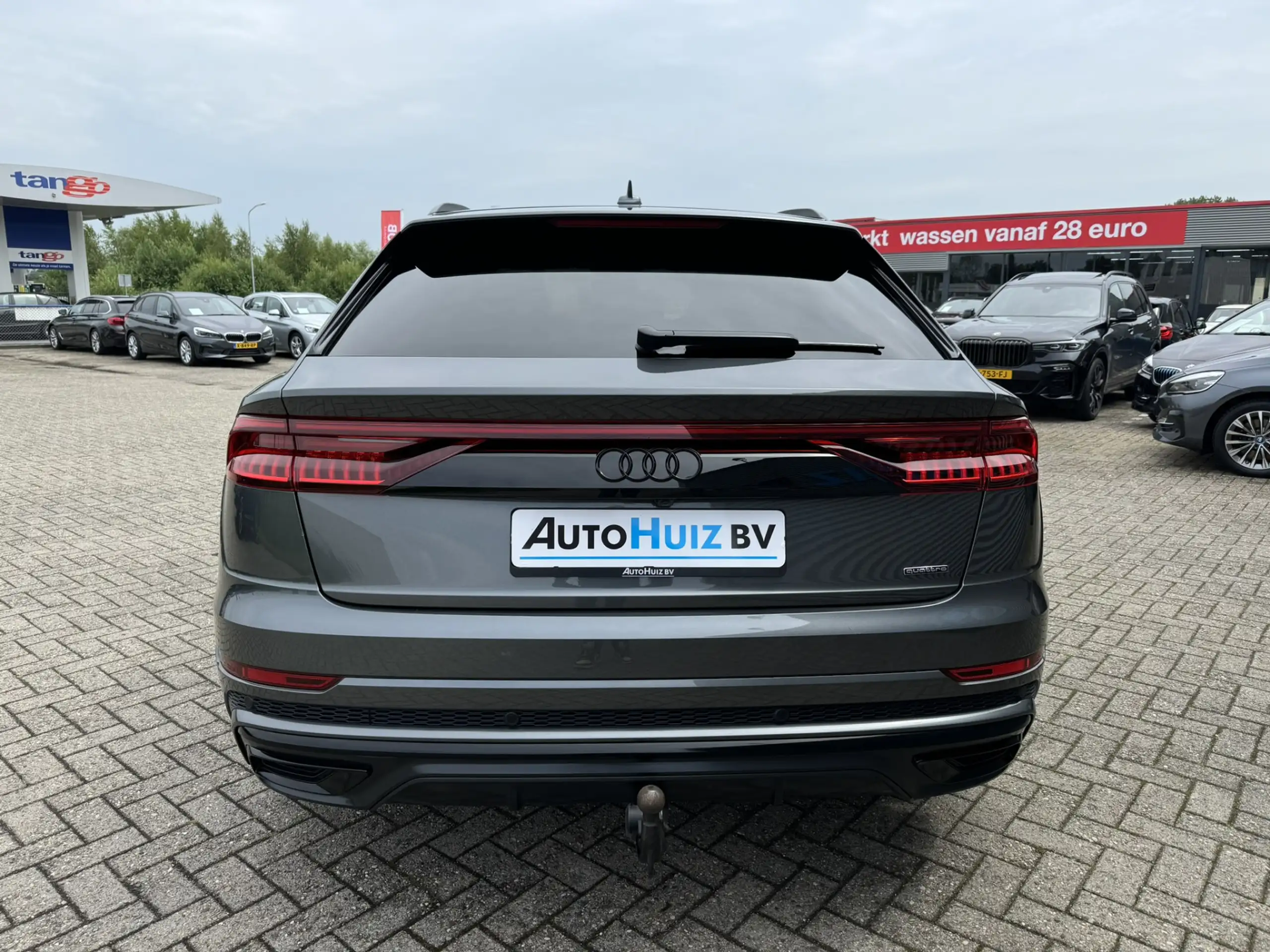 Audi - Q8