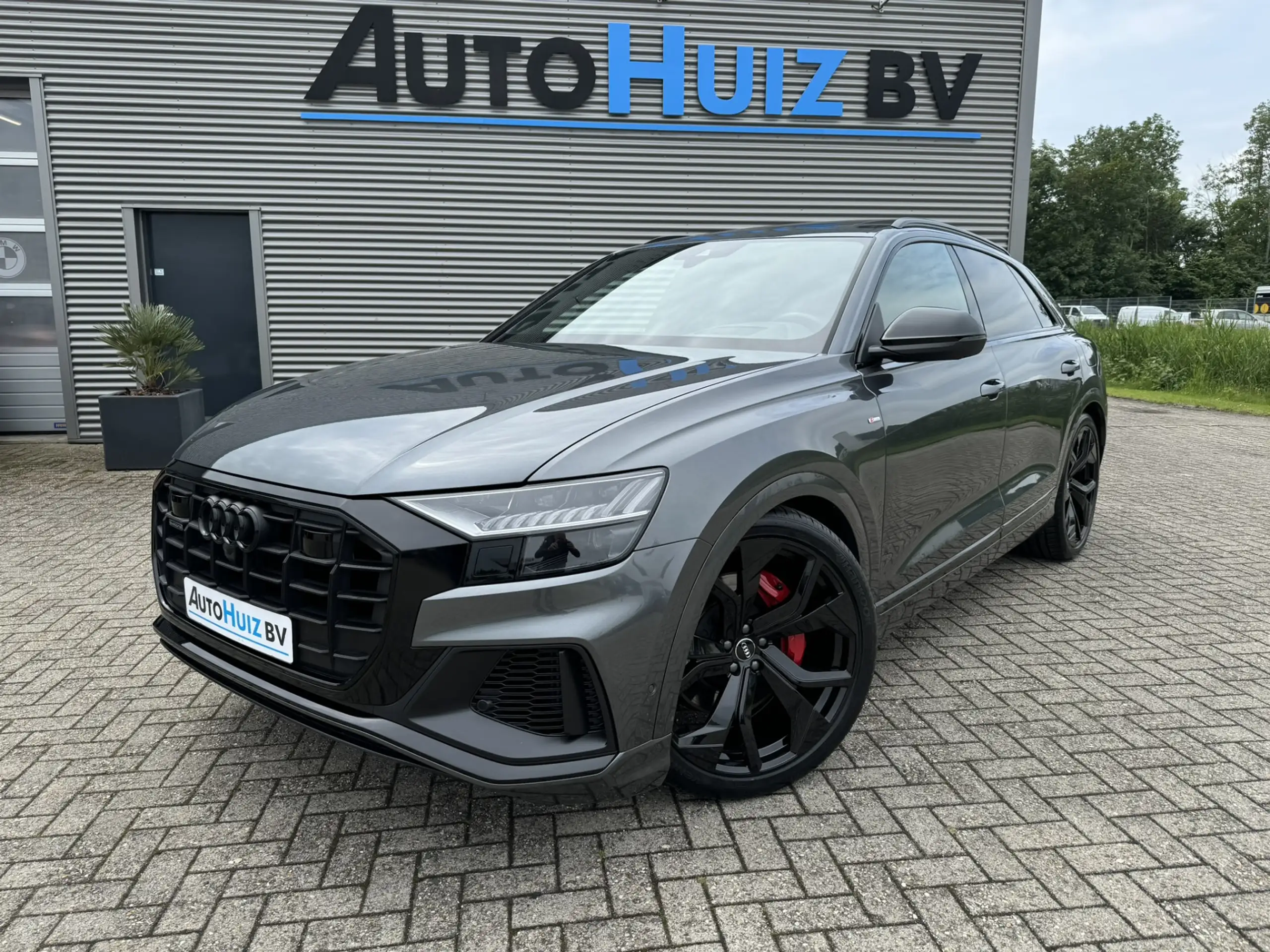 Audi - Q8