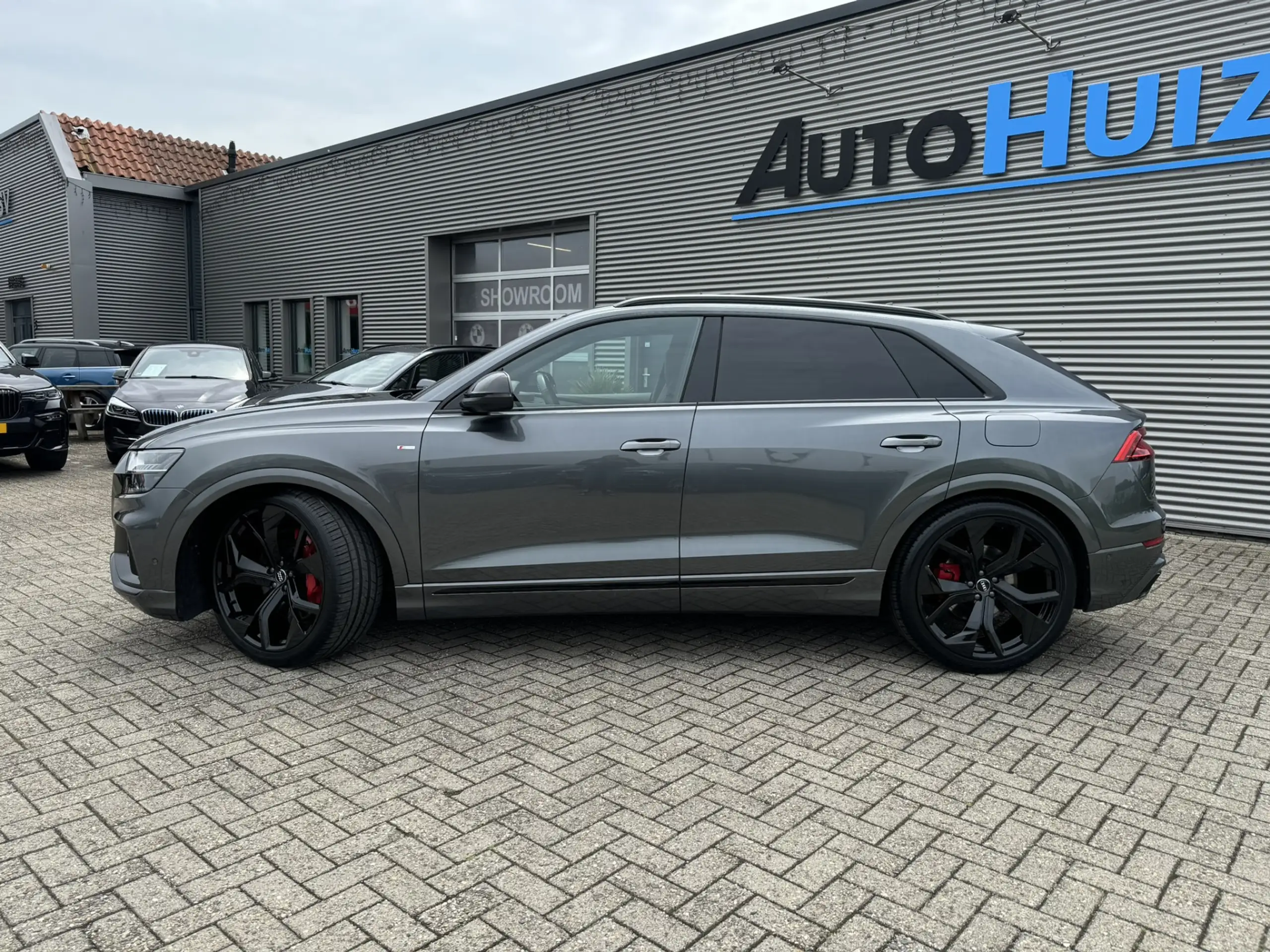 Audi - Q8