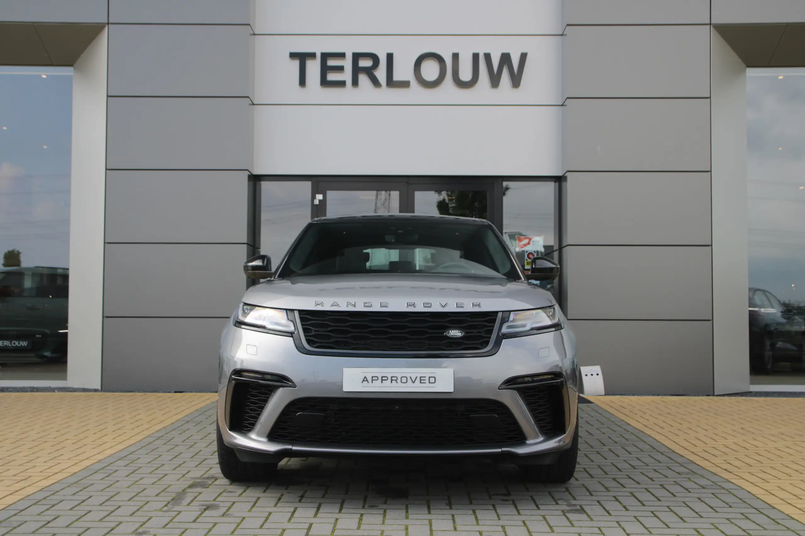 Land Rover - Range Rover Velar