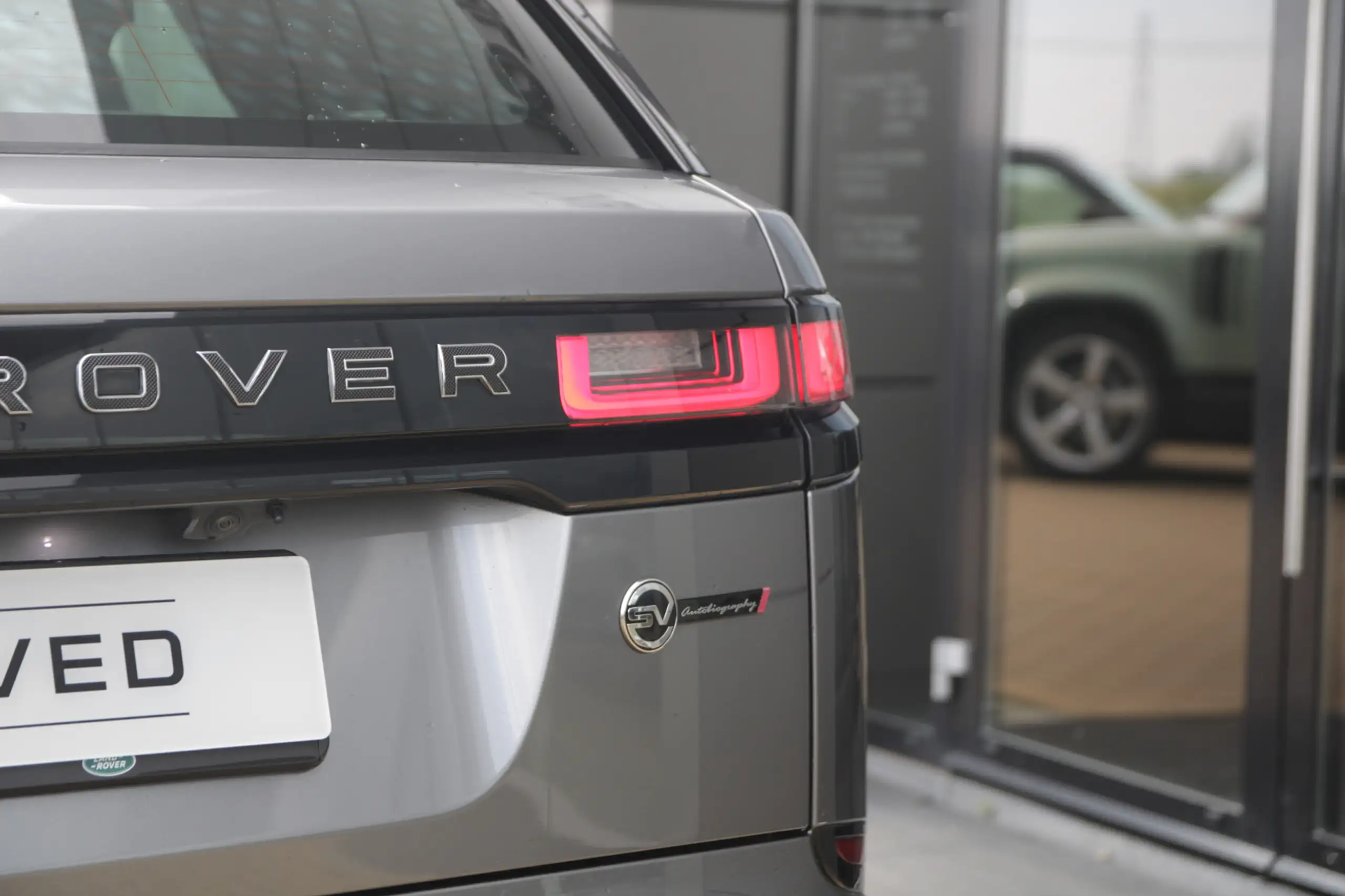 Land Rover - Range Rover Velar