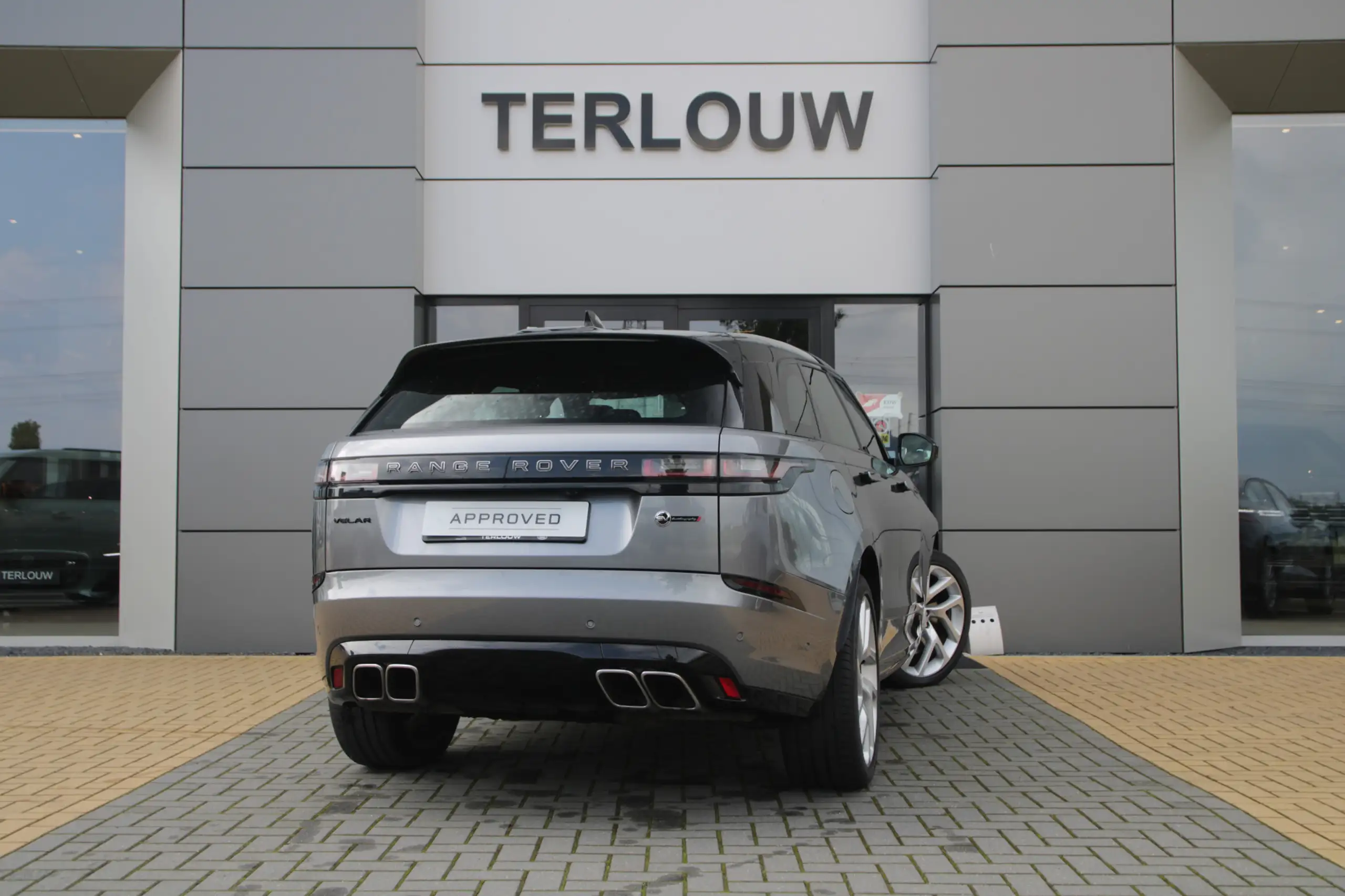 Land Rover - Range Rover Velar