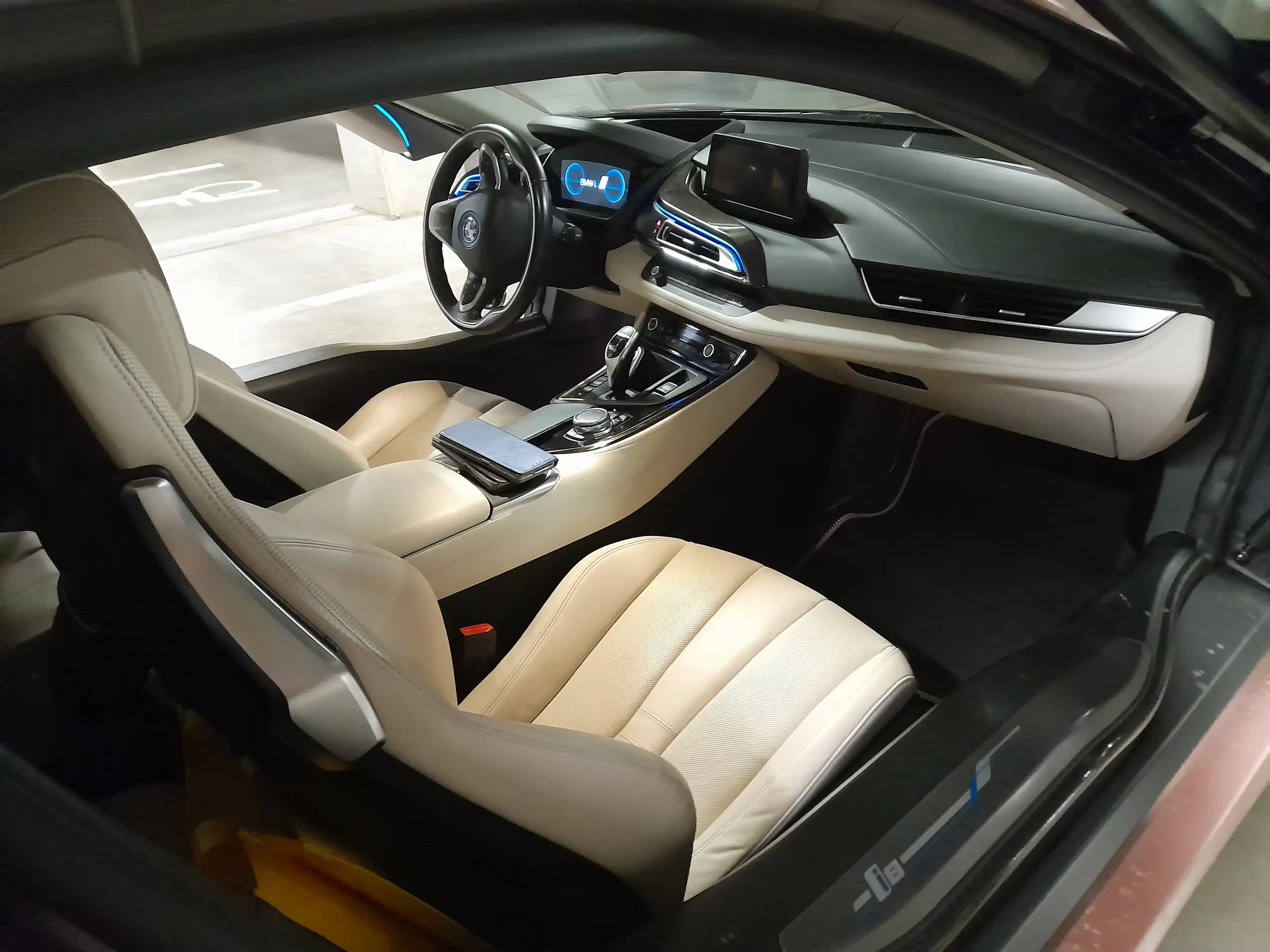 BMW - i8