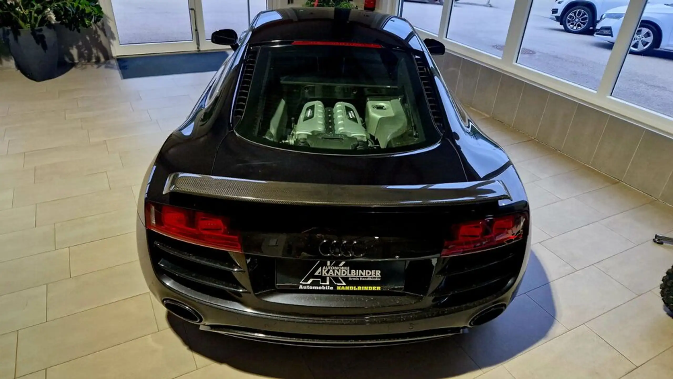 Audi - R8