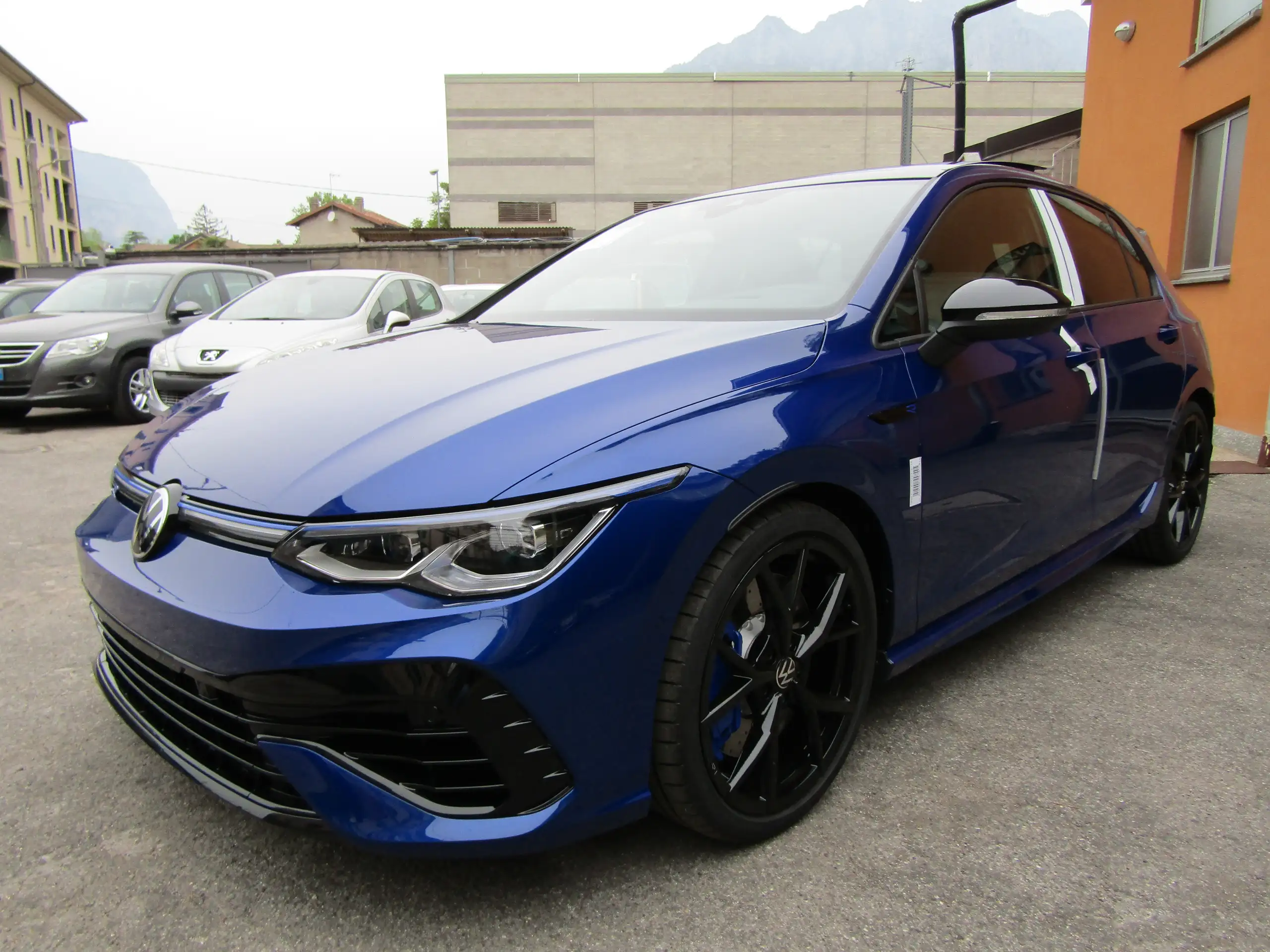 Volkswagen - Golf R