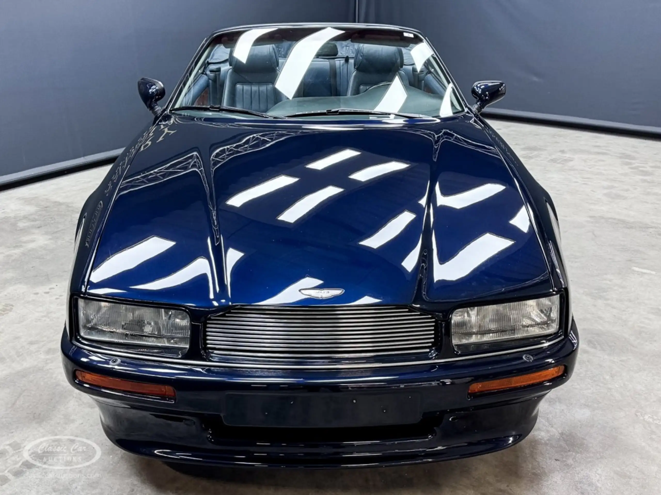 Aston Martin - Virage