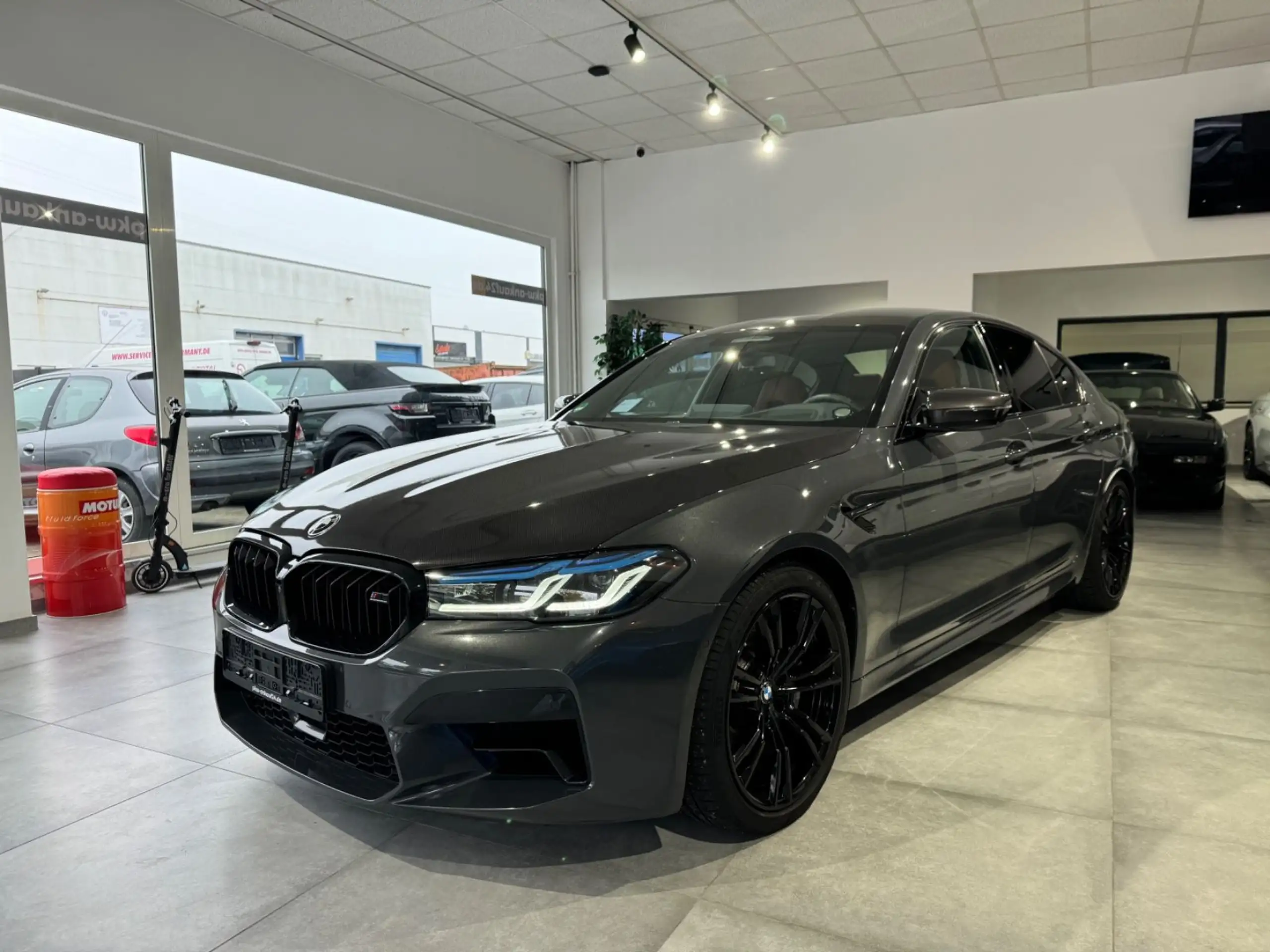 BMW - M5