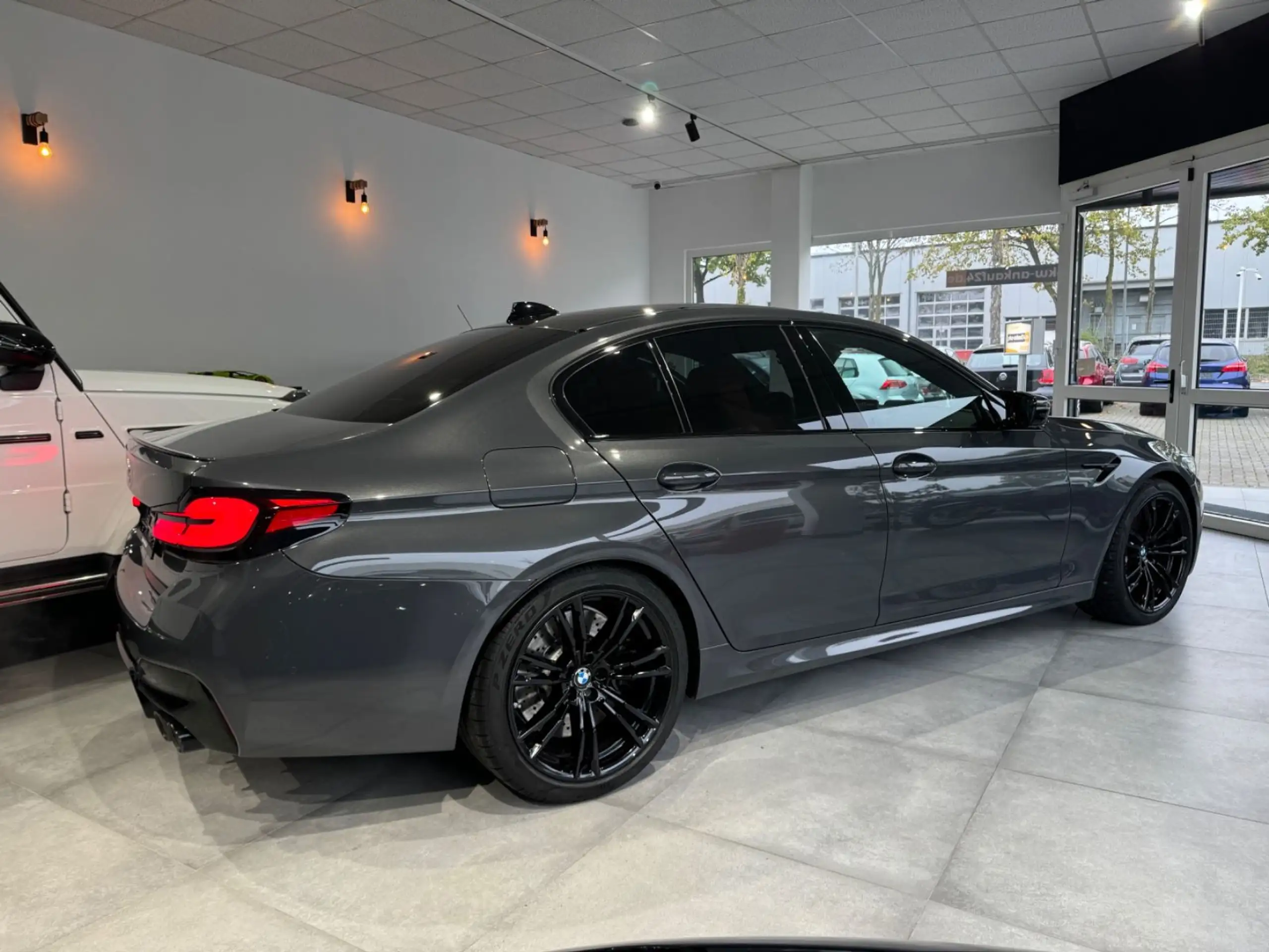 BMW - M5