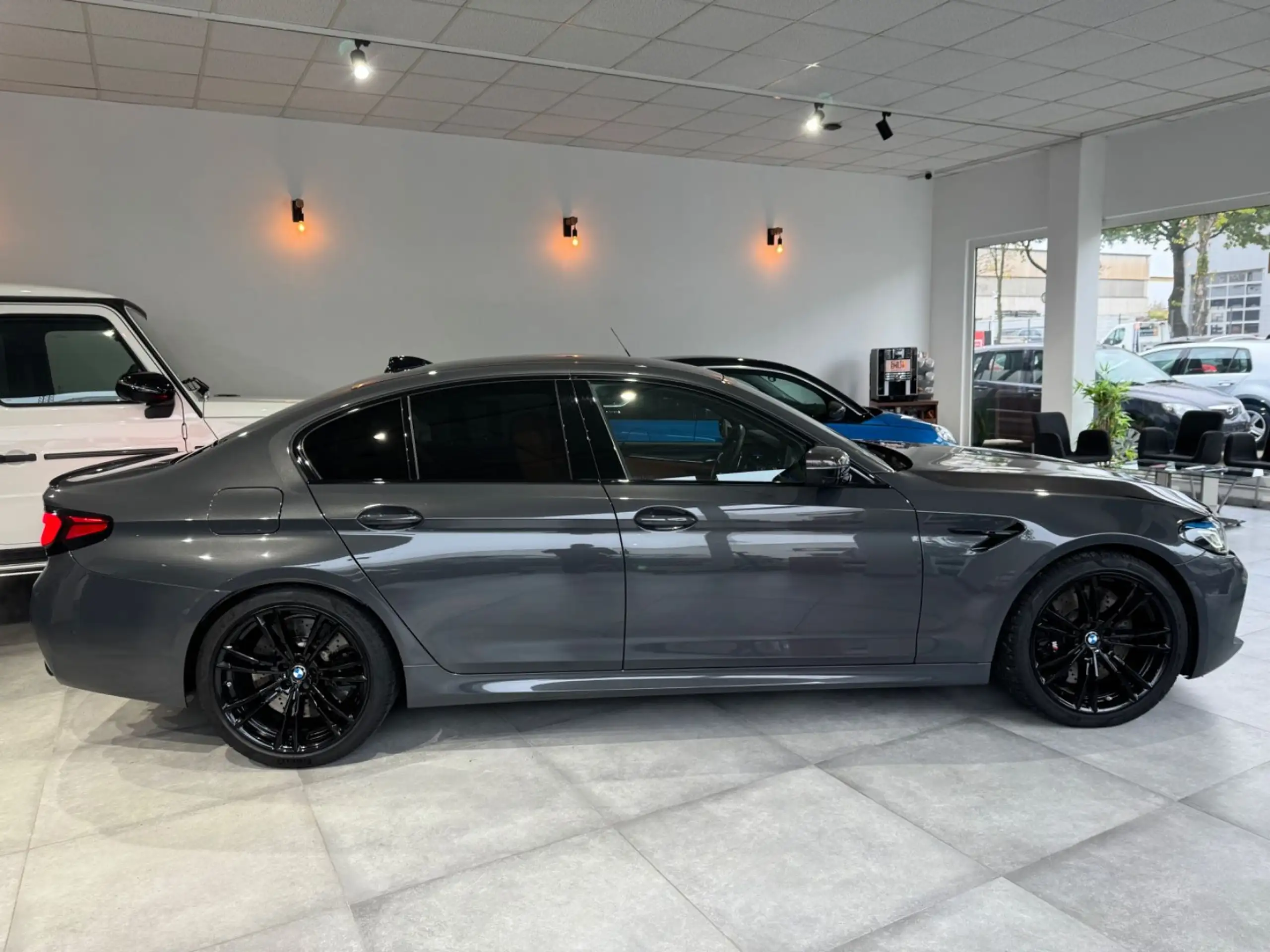 BMW - M5