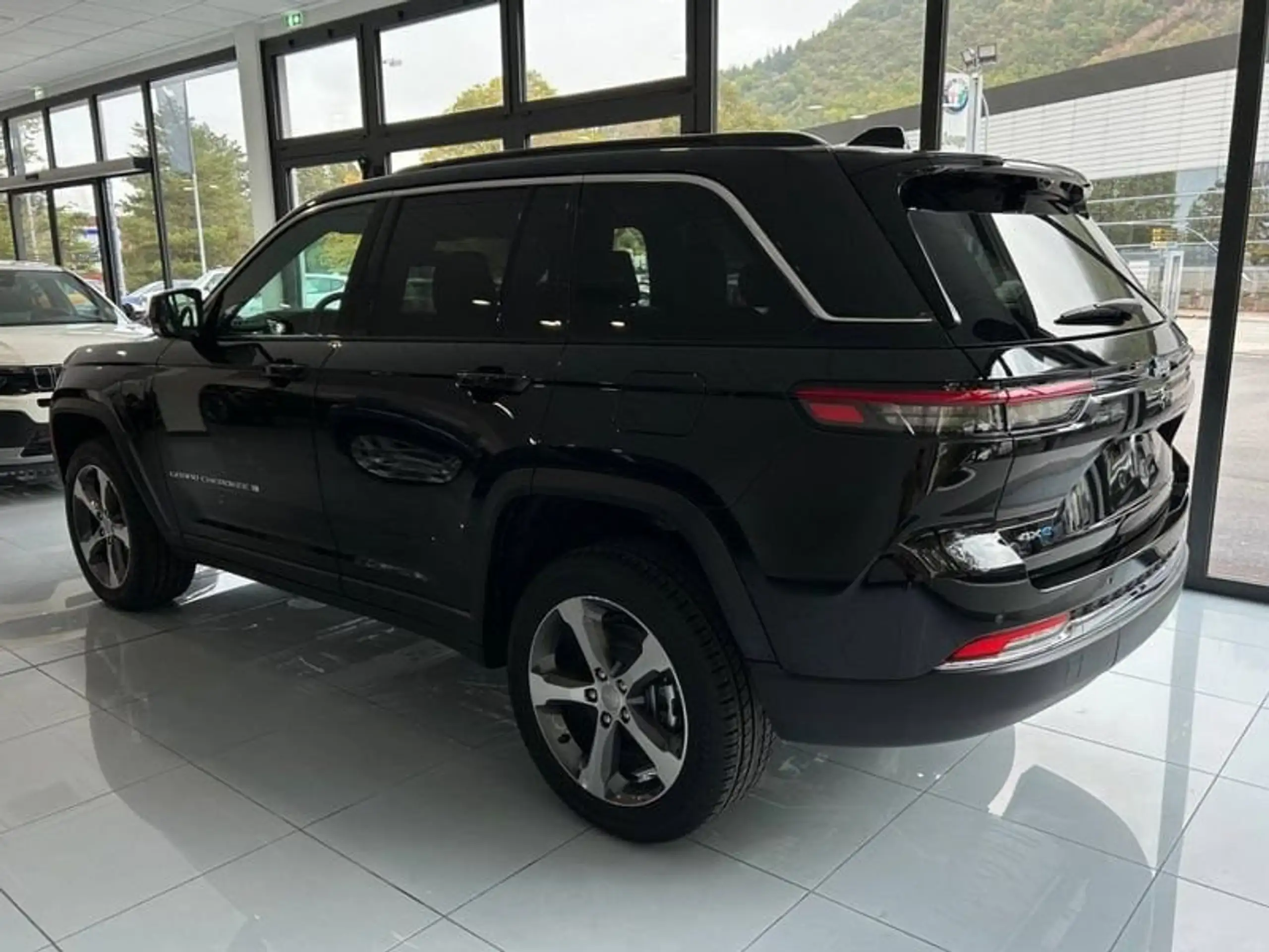 Jeep - Grand Cherokee