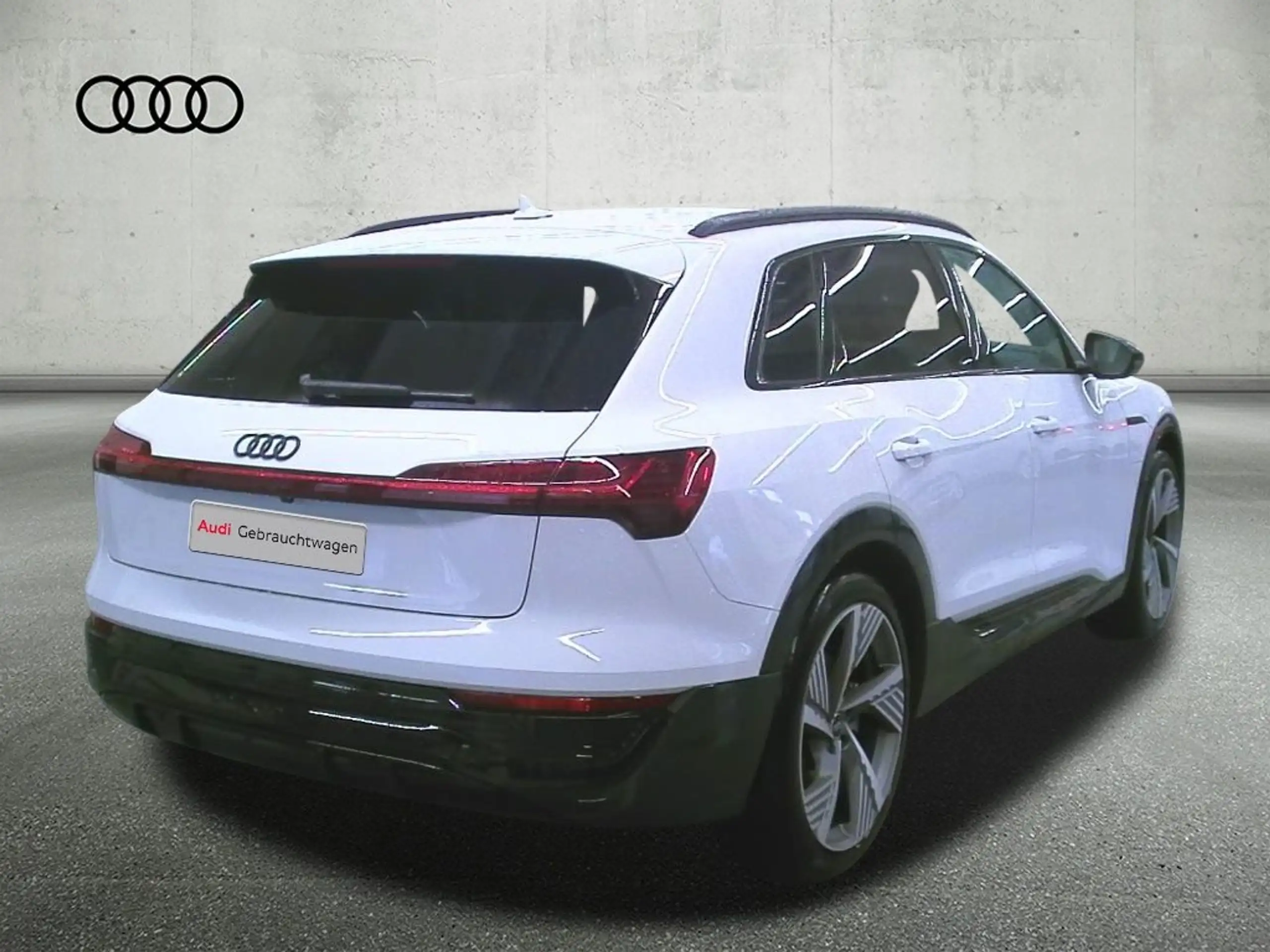 Audi - Q8 e-tron