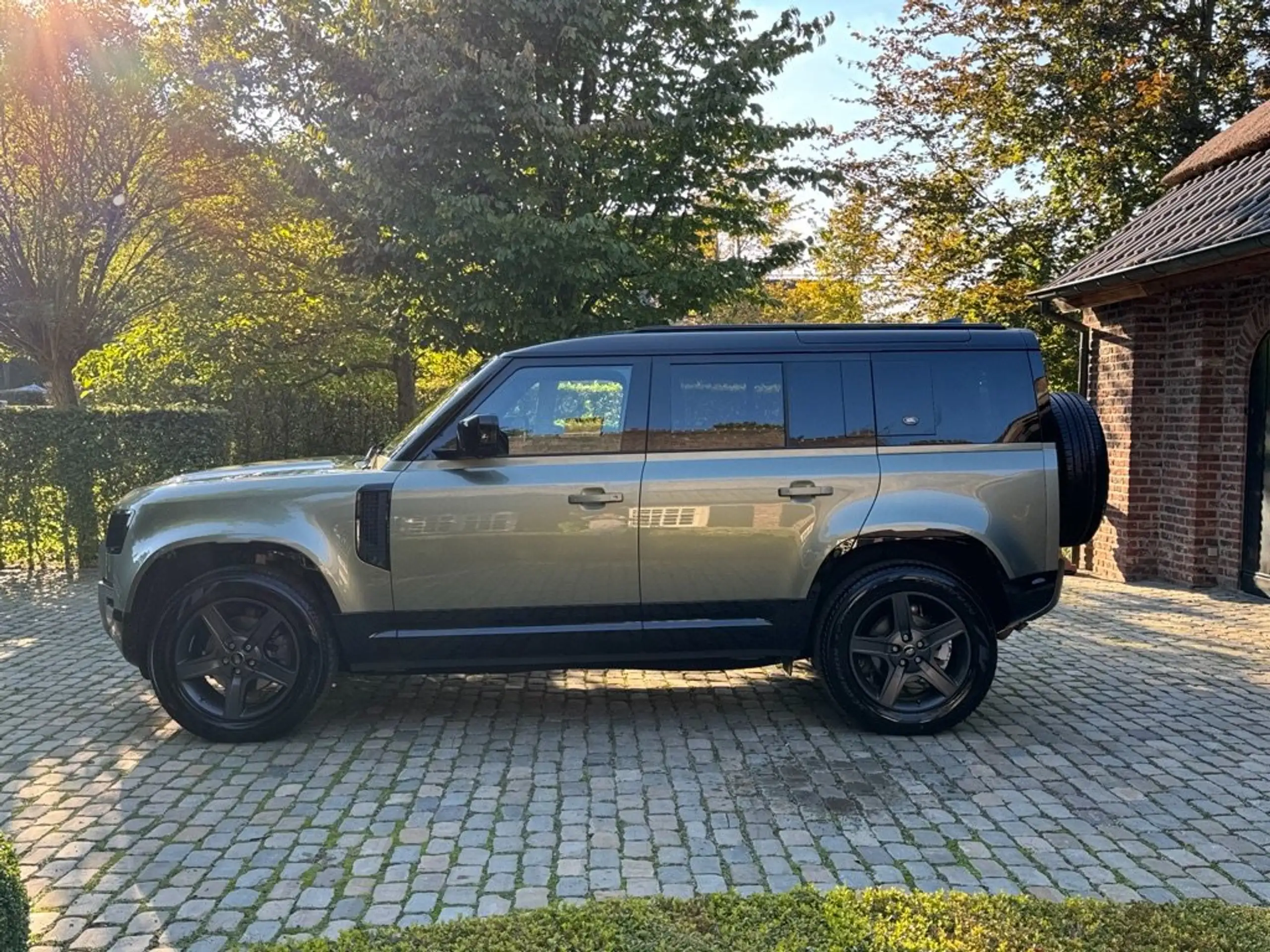 Land Rover - Defender