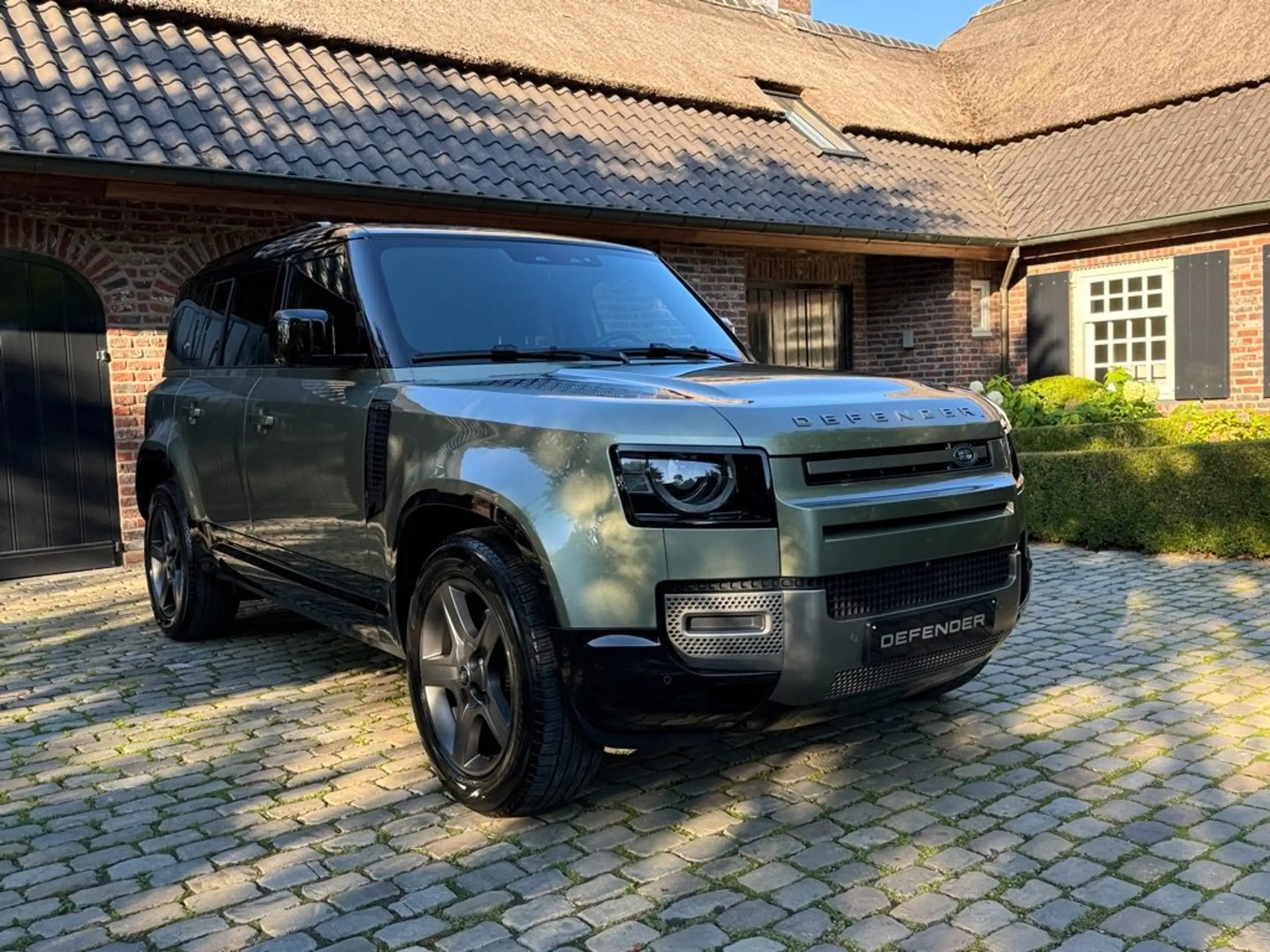 Land Rover - Defender