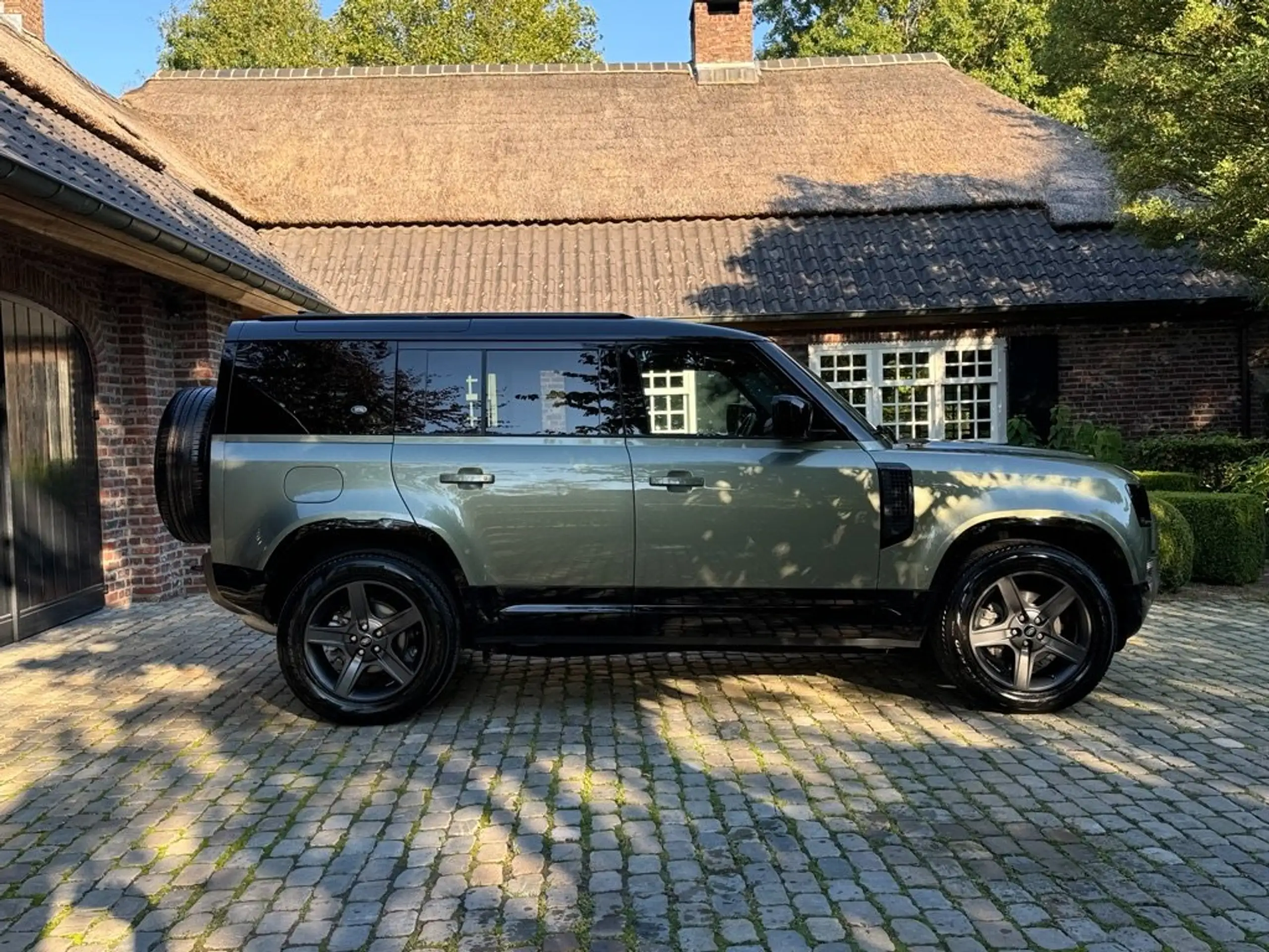 Land Rover - Defender