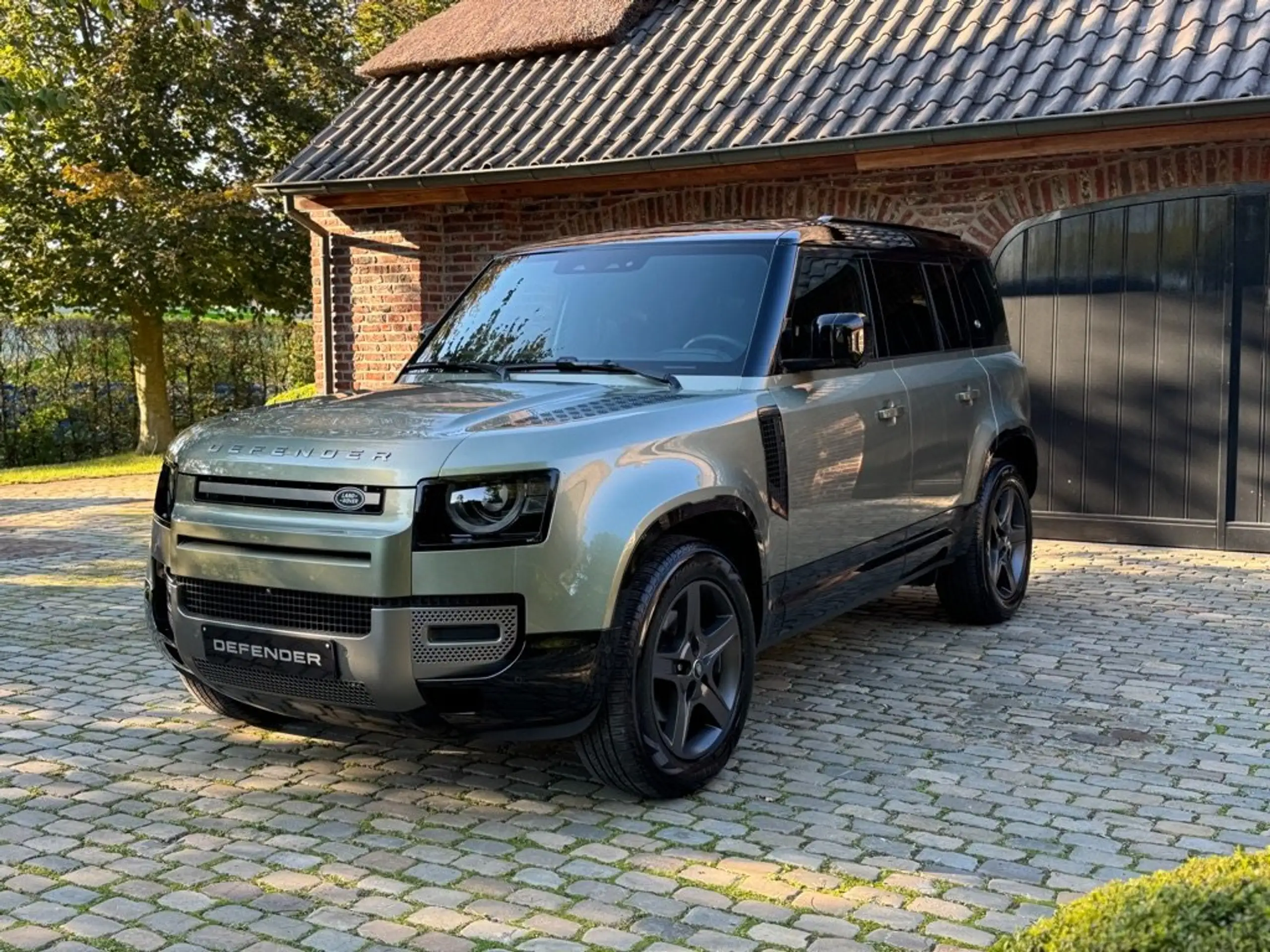 Land Rover - Defender