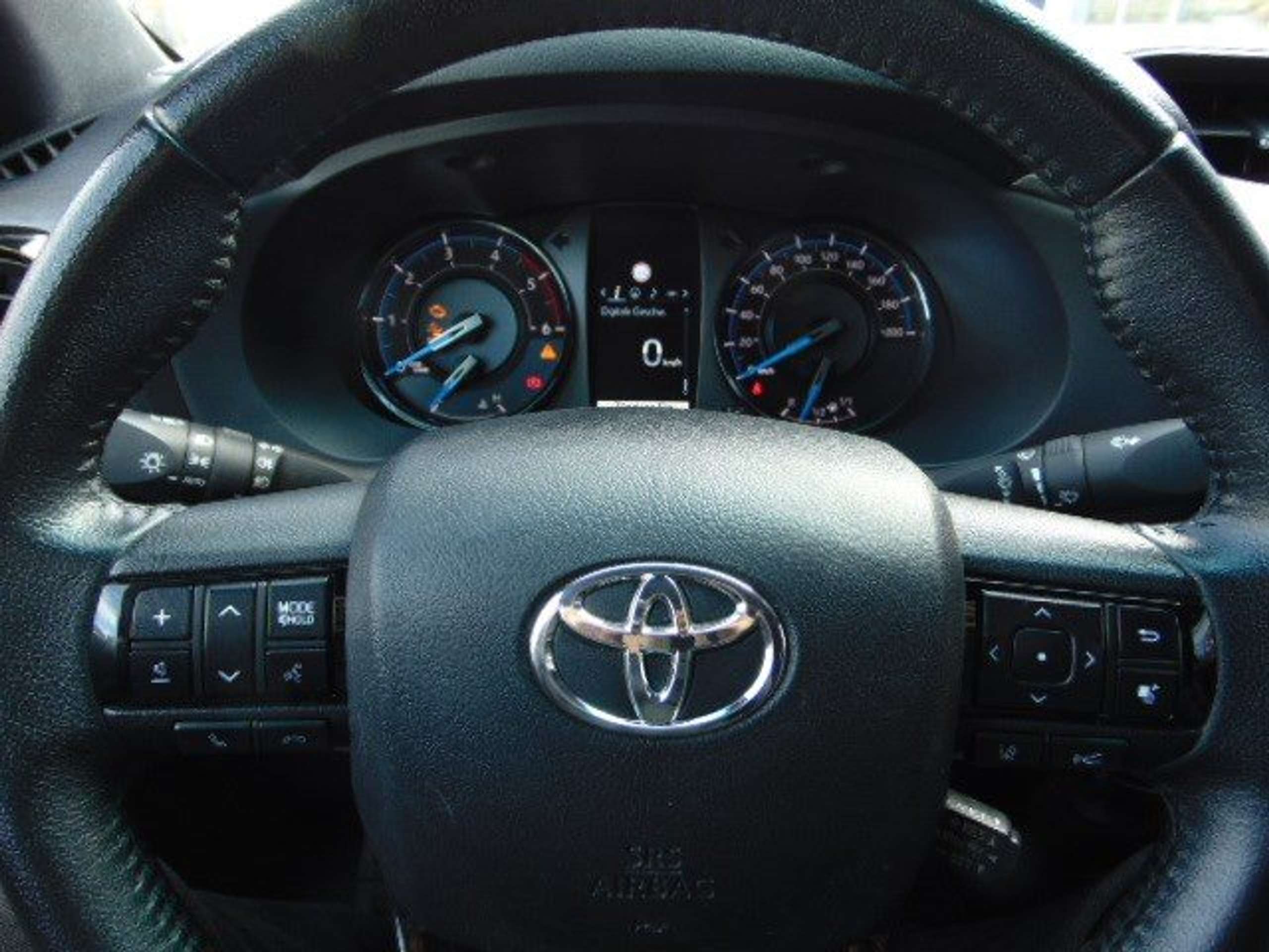 Toyota - Hilux