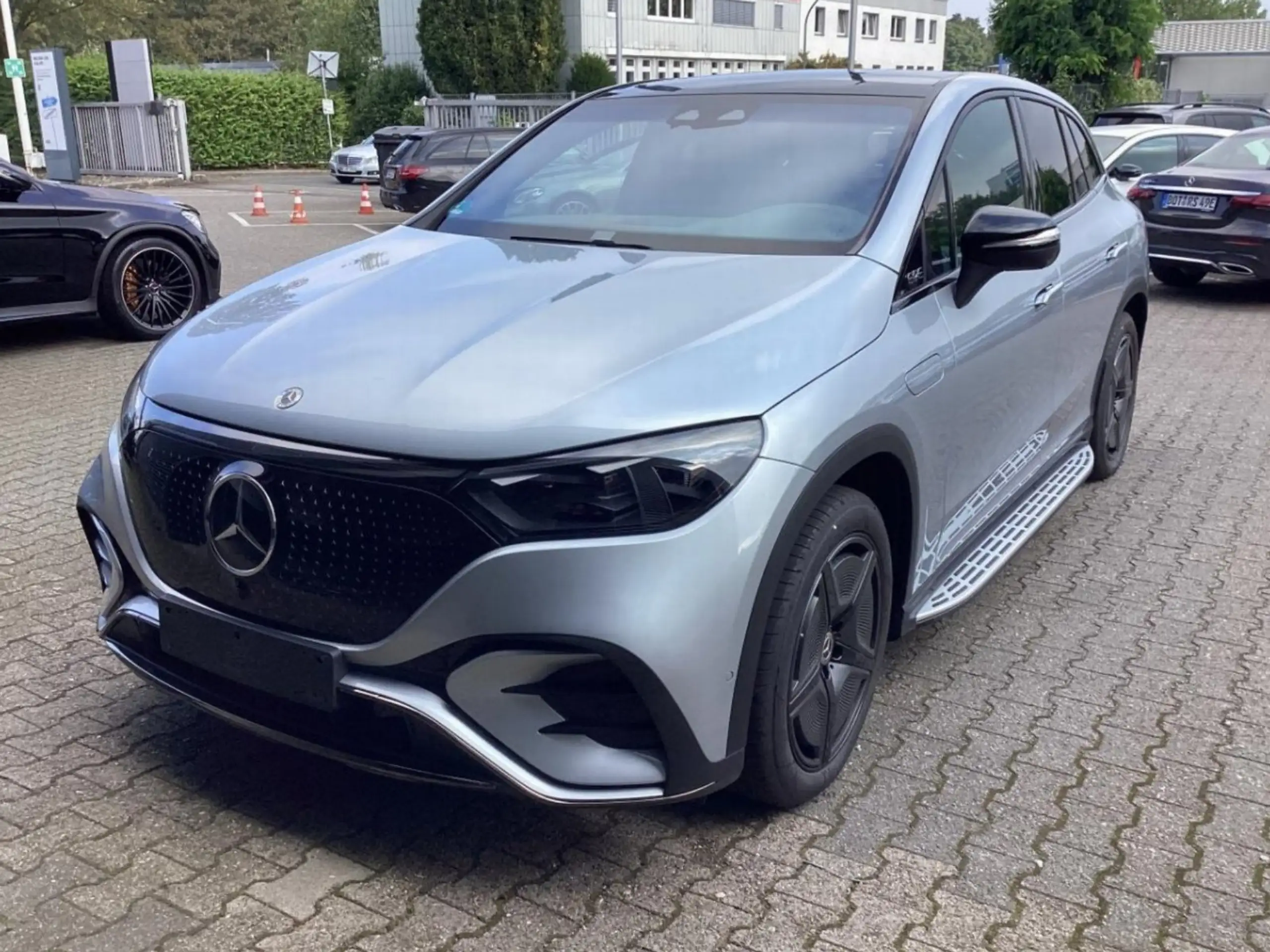 Mercedes-Benz - EQE SUV