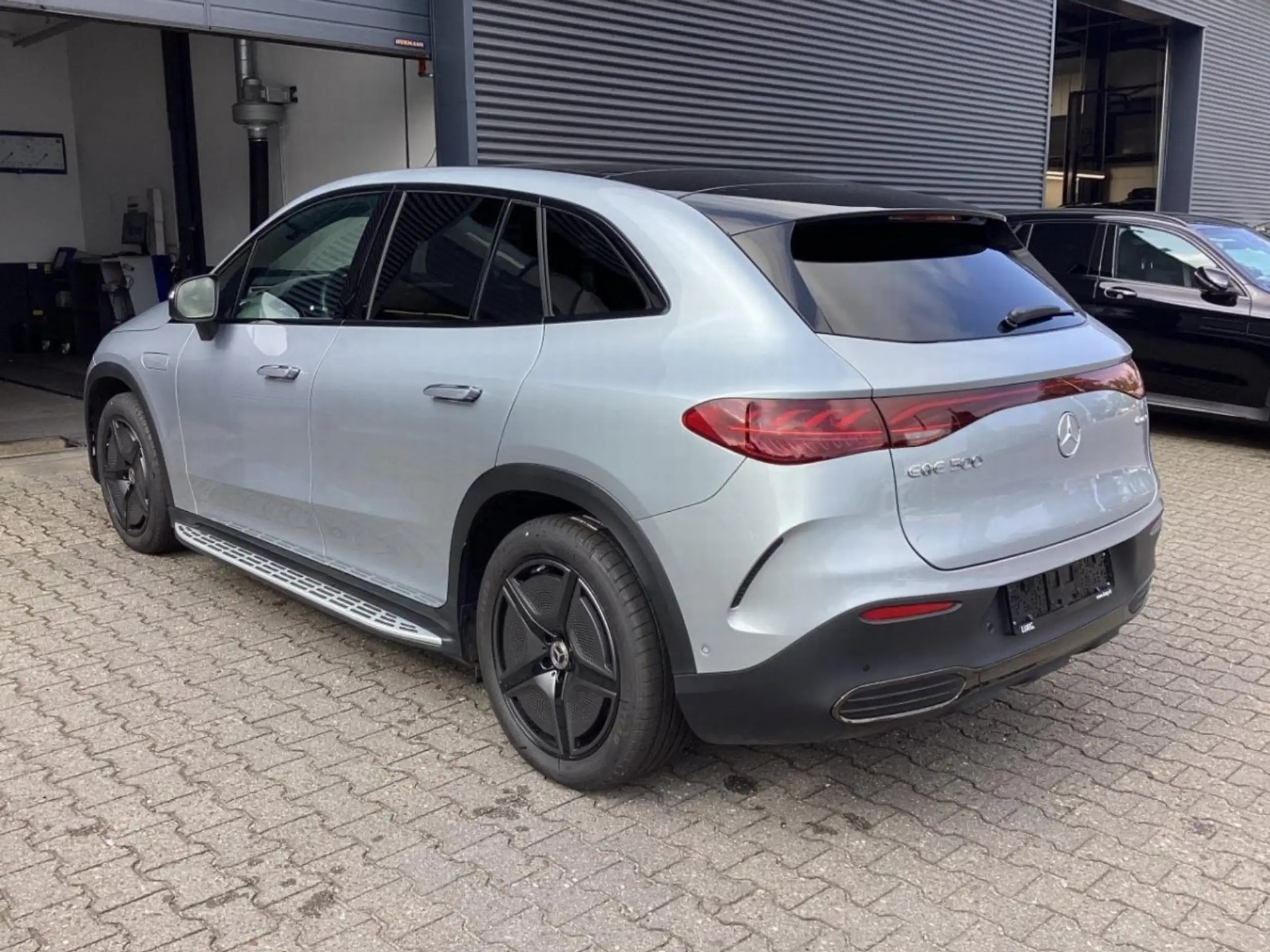 Mercedes-Benz - EQE SUV