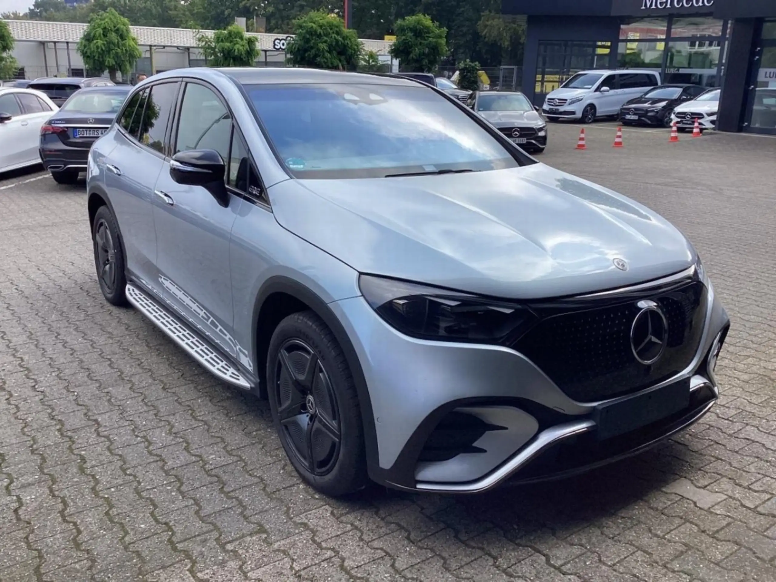 Mercedes-Benz - EQE SUV