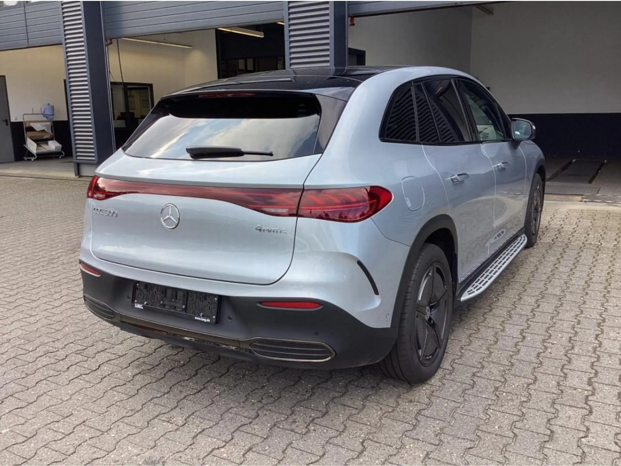 Mercedes-Benz - EQE SUV