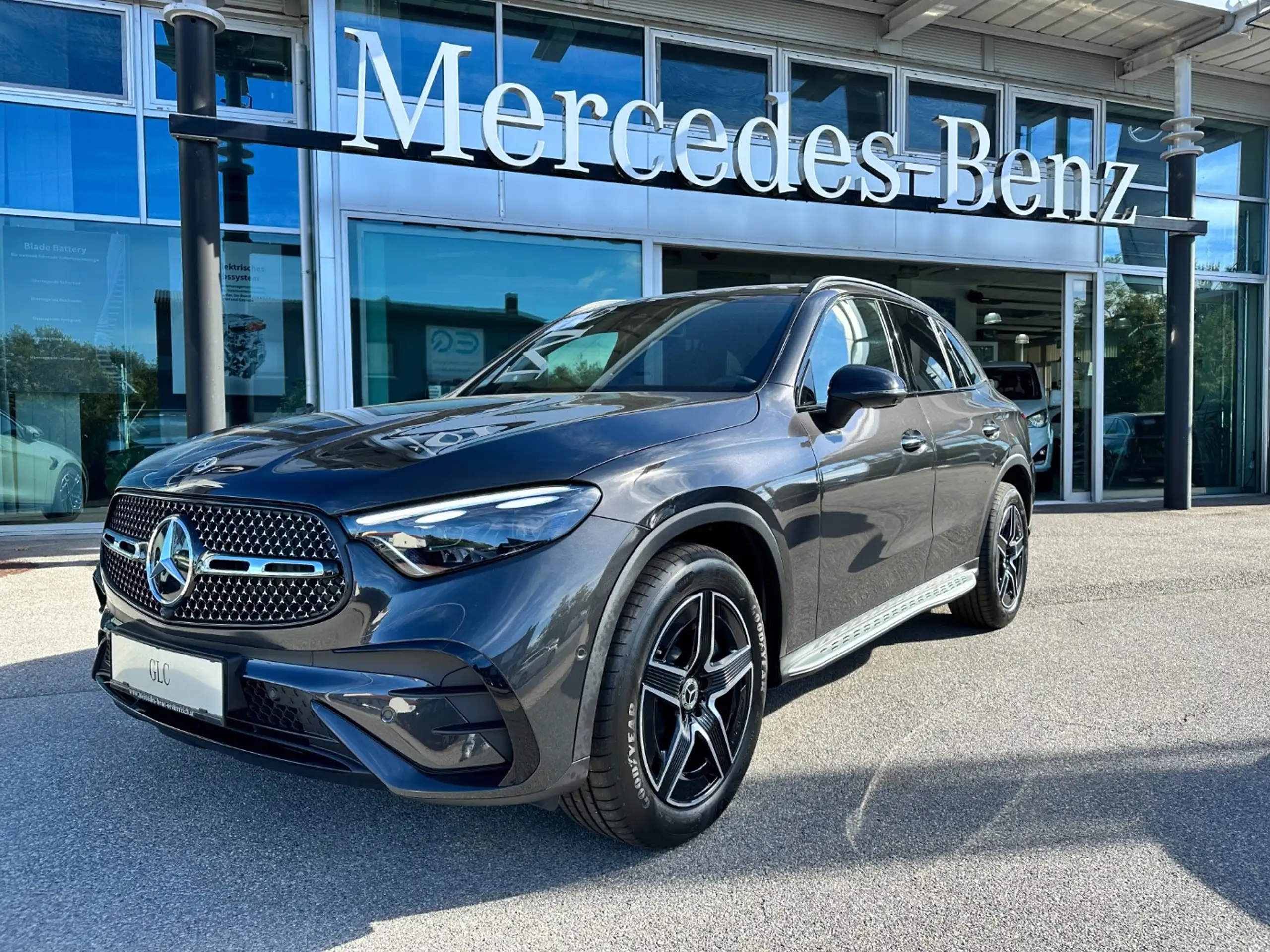 Mercedes-Benz - GLC 220