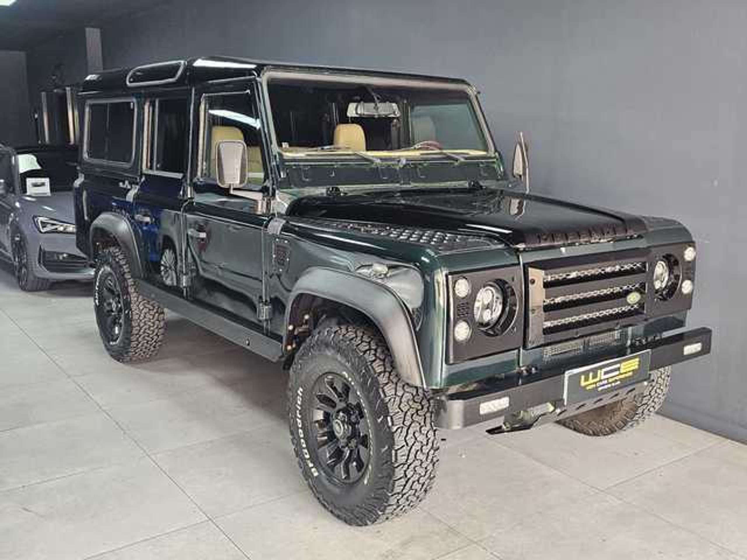 Land Rover - Defender