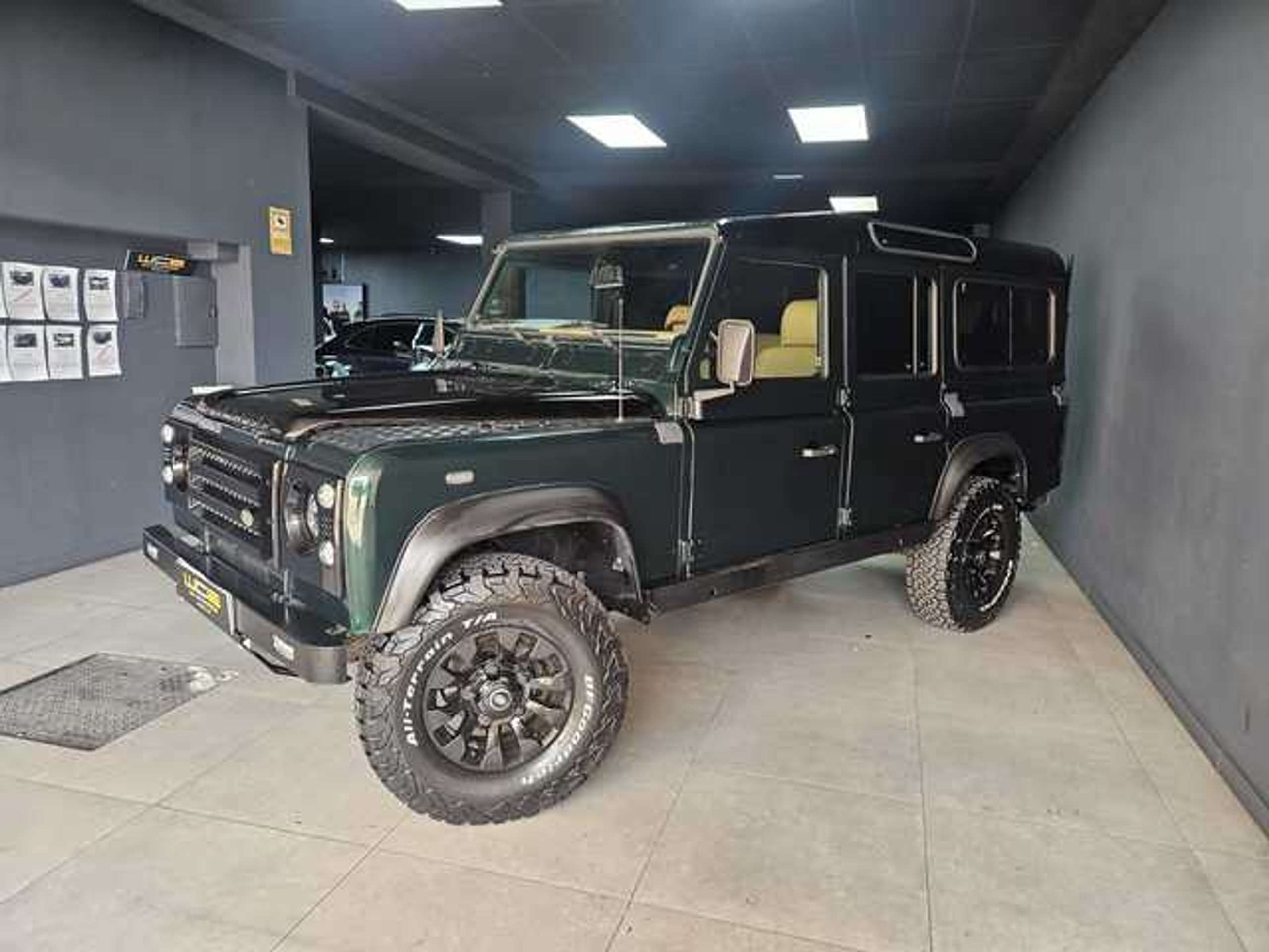 Land Rover - Defender