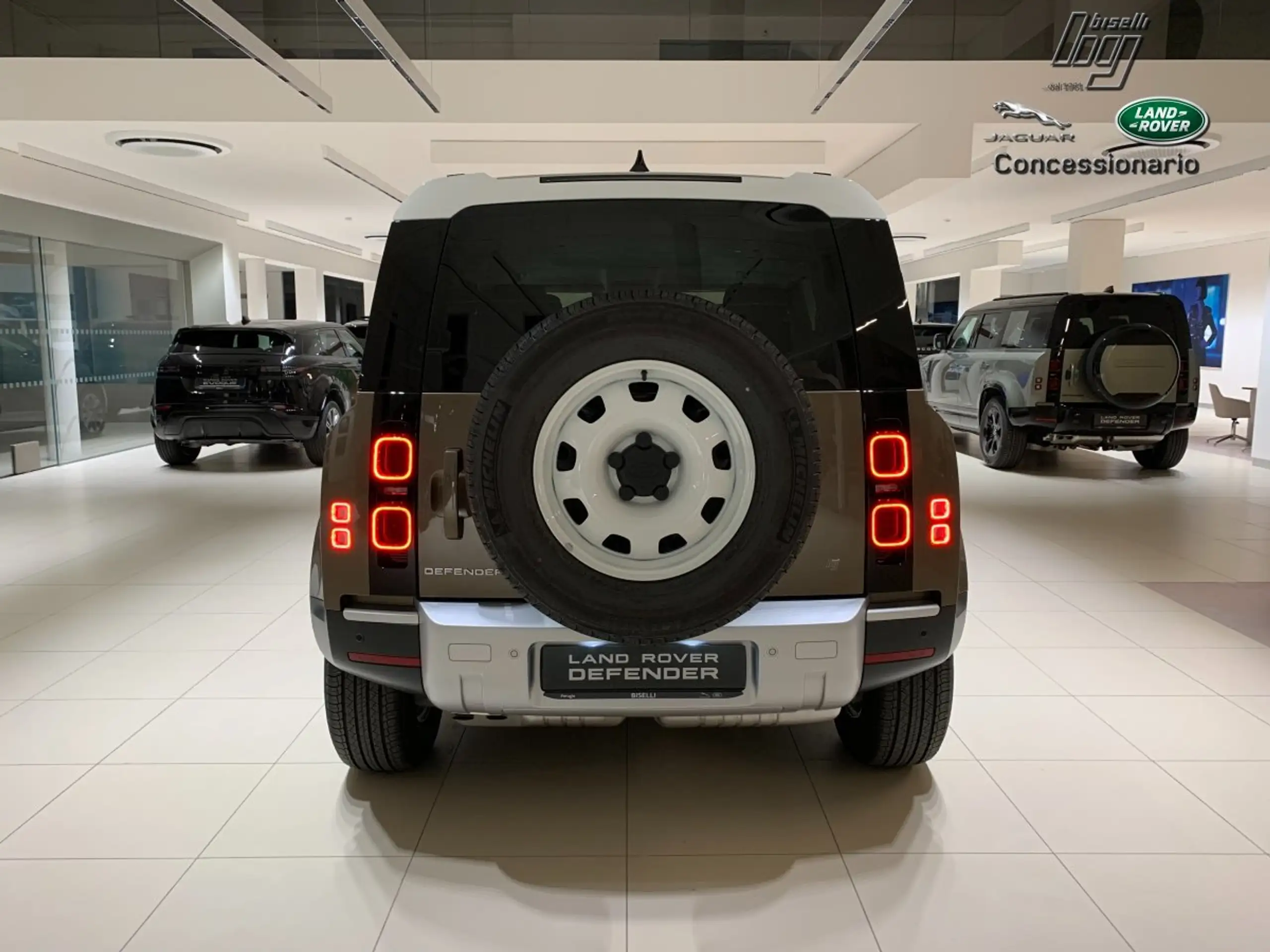 Land Rover - Defender