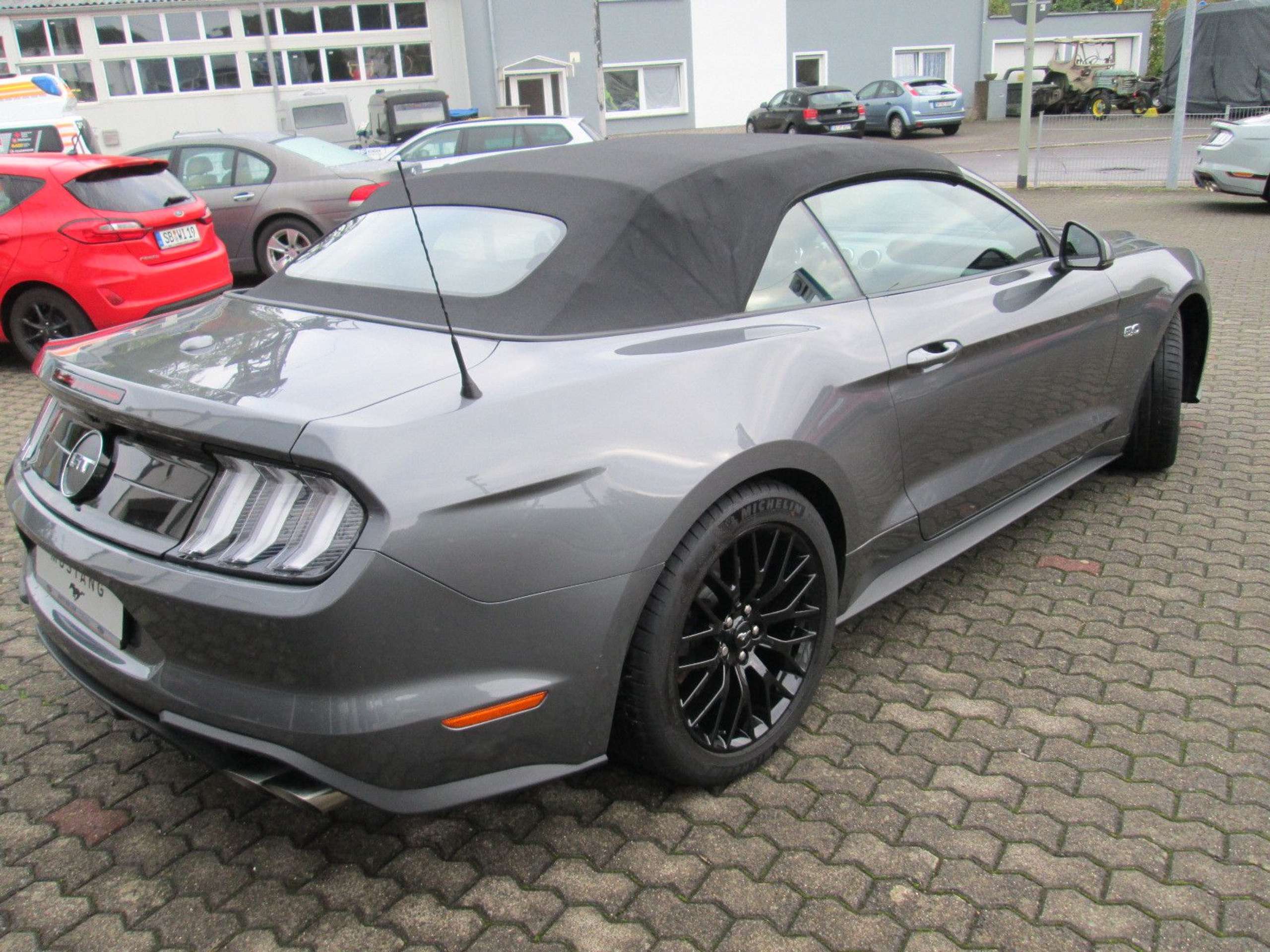 Ford - Mustang