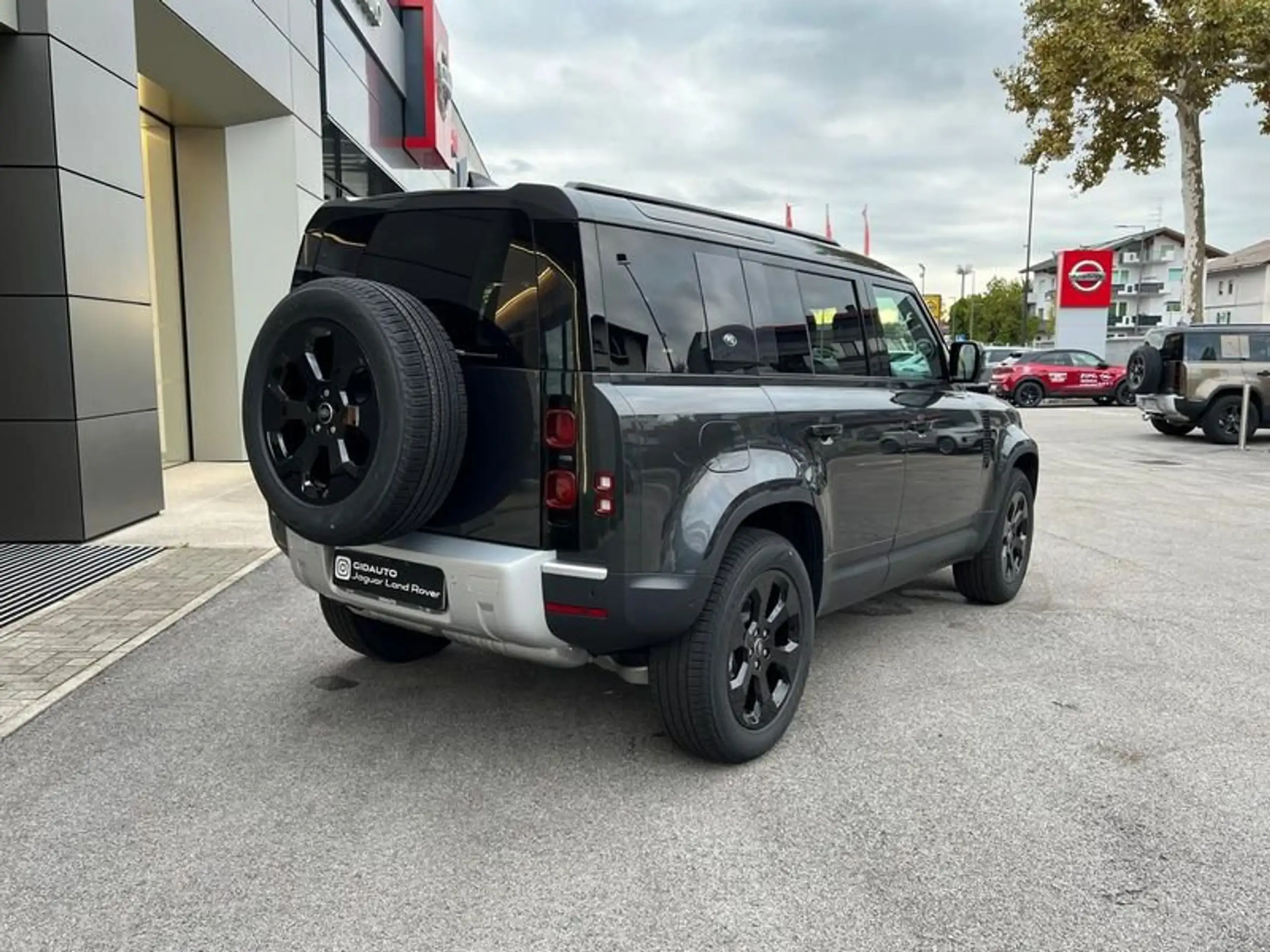 Land Rover - Defender