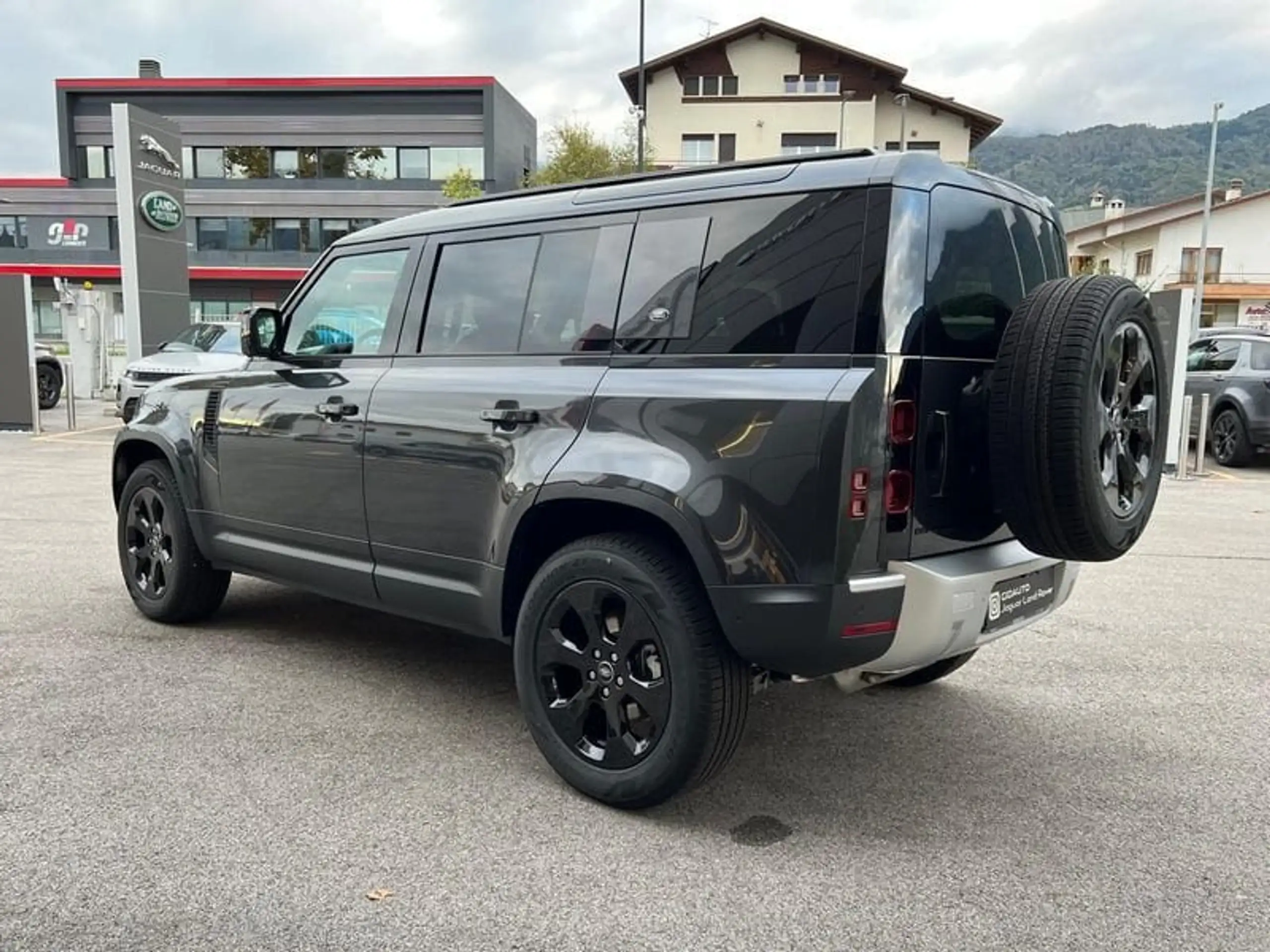 Land Rover - Defender