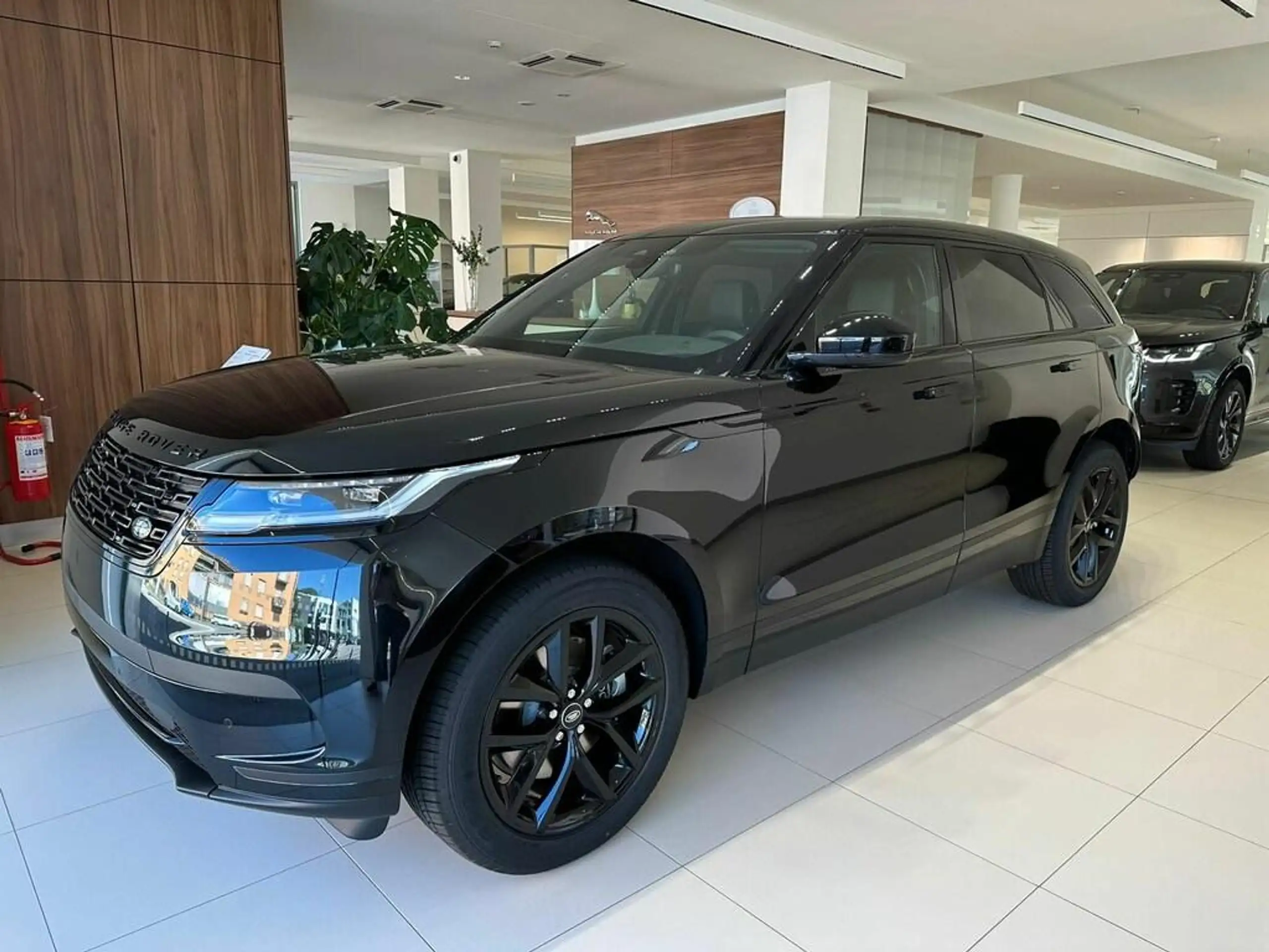 Land Rover - Range Rover Velar