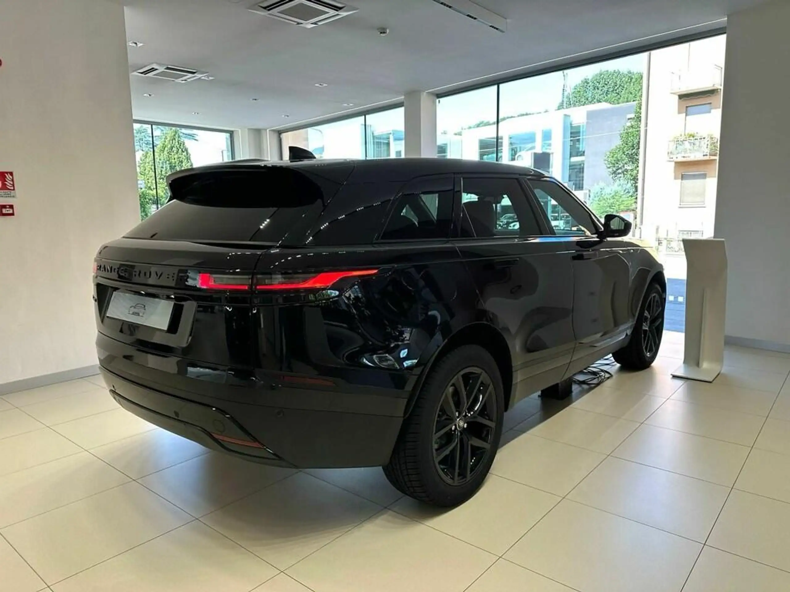 Land Rover - Range Rover Velar