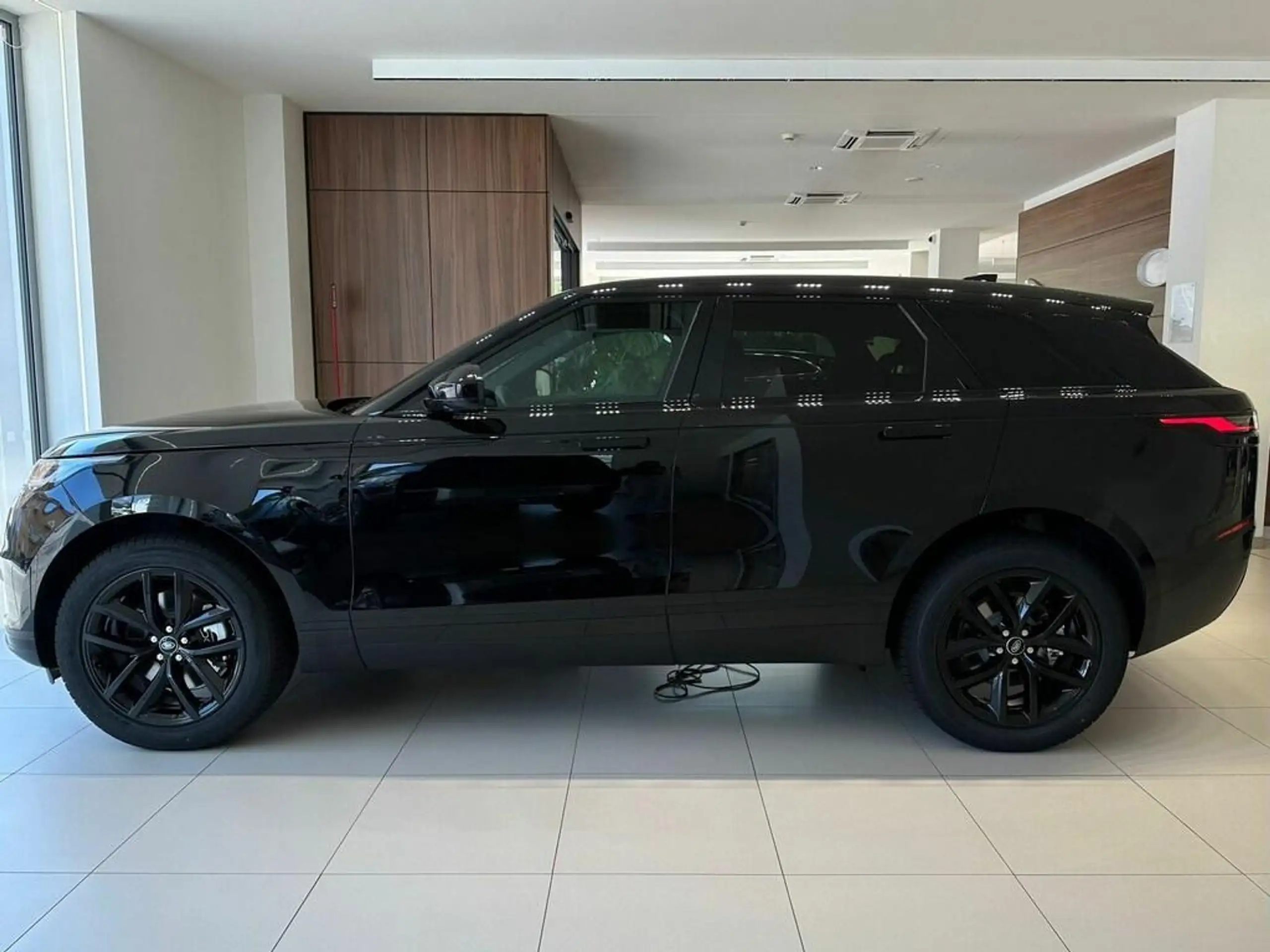 Land Rover - Range Rover Velar