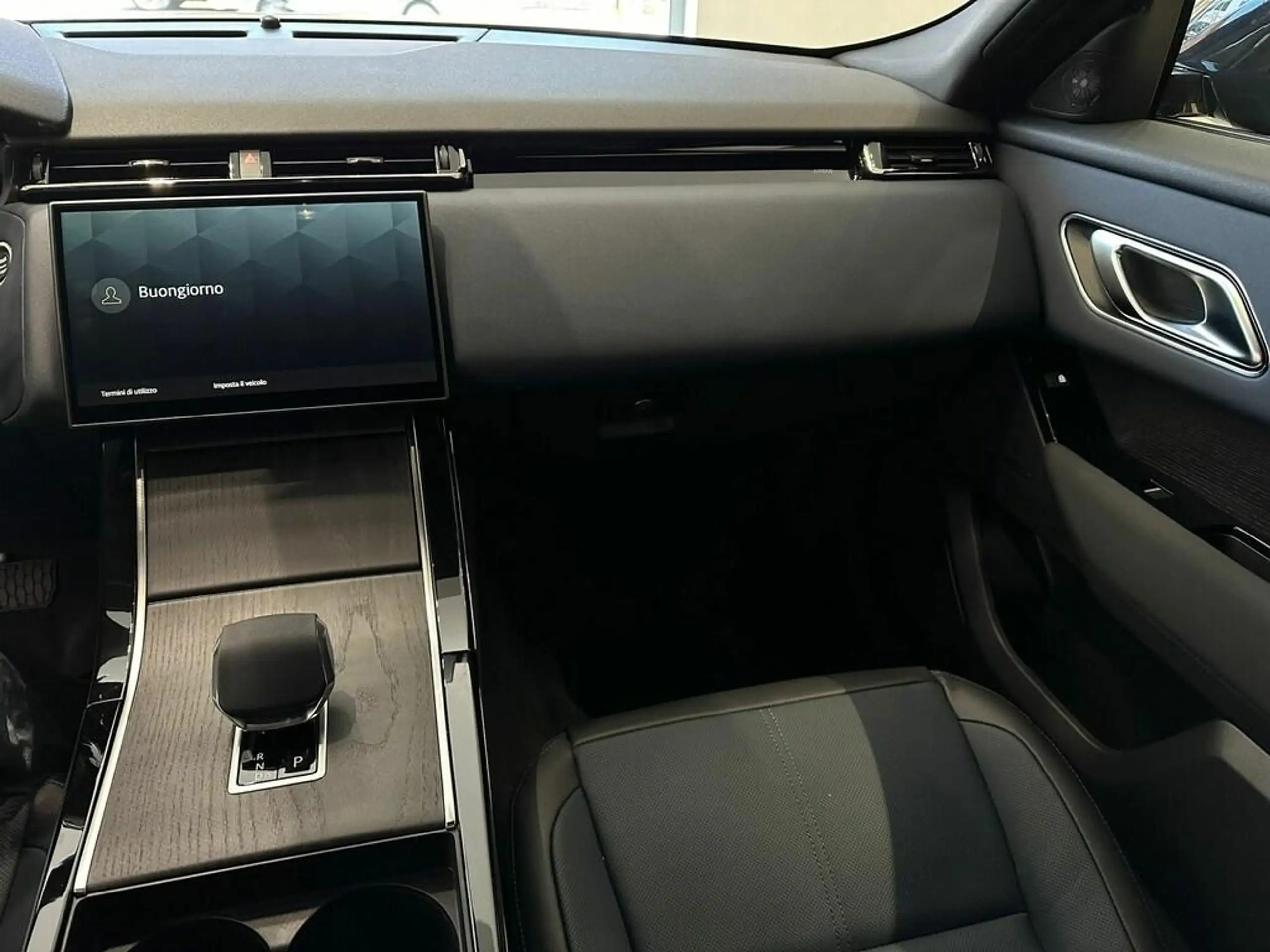 Land Rover - Range Rover Velar