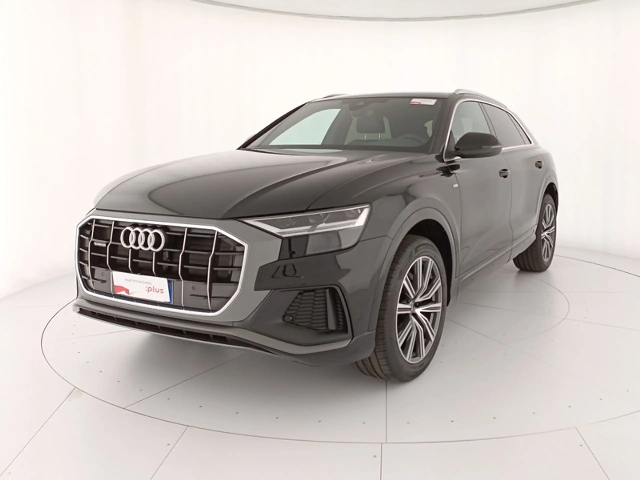 Audi - Q8