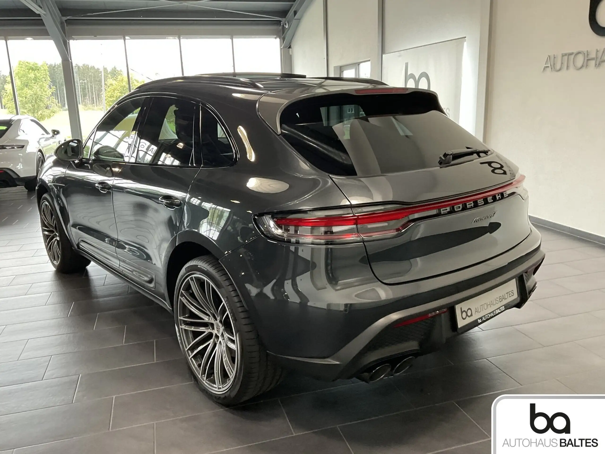 Porsche - Macan