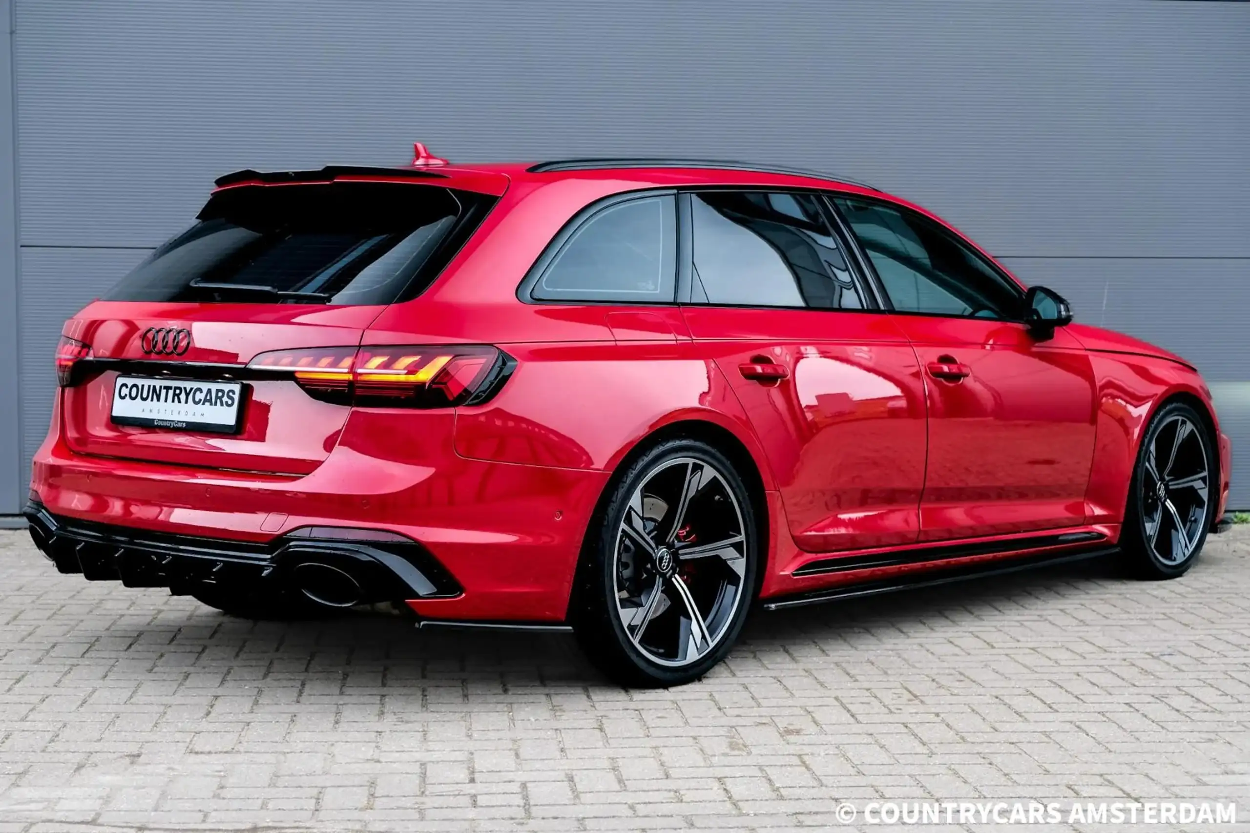 Audi - RS4