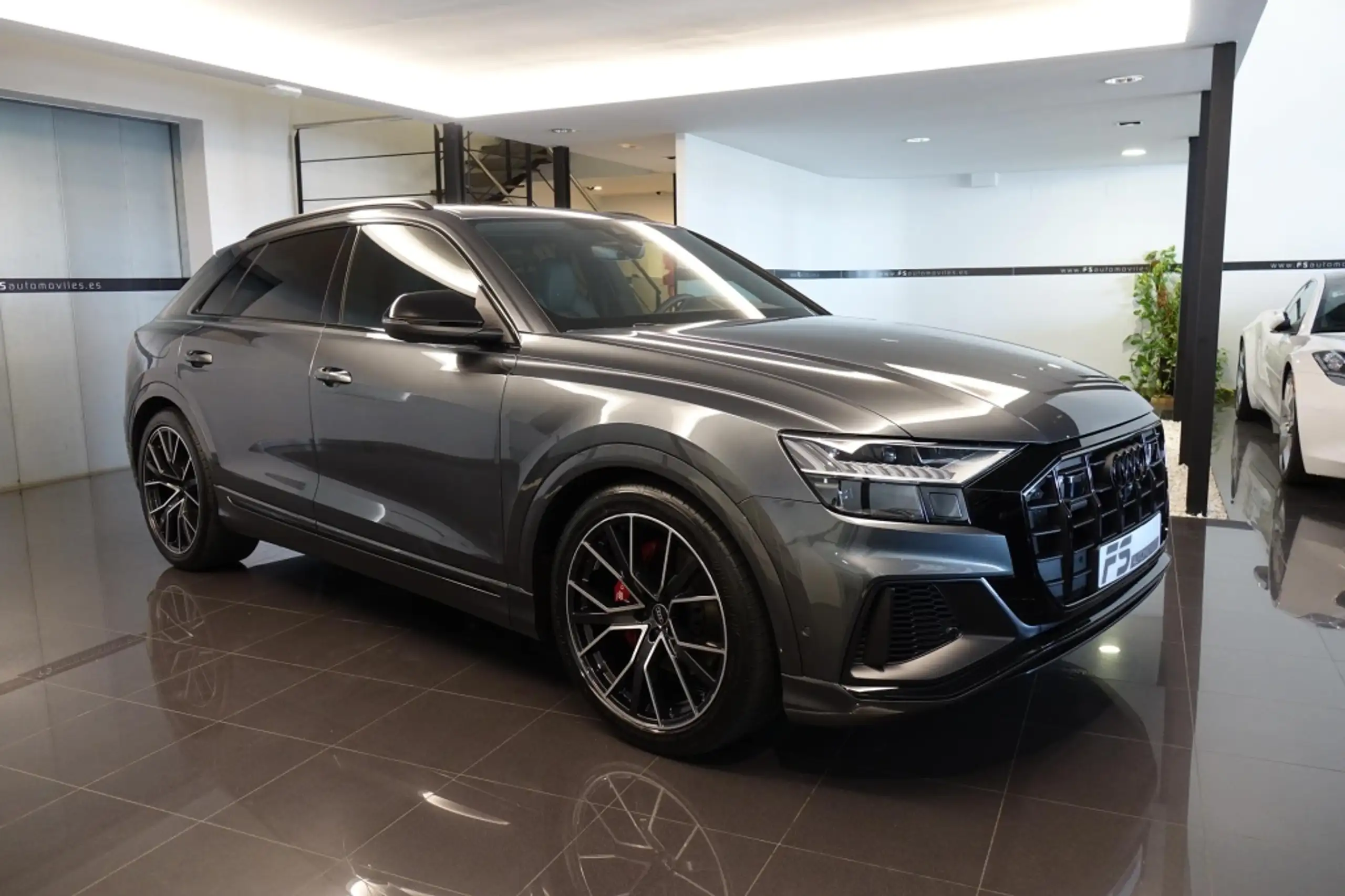 Audi - Q8