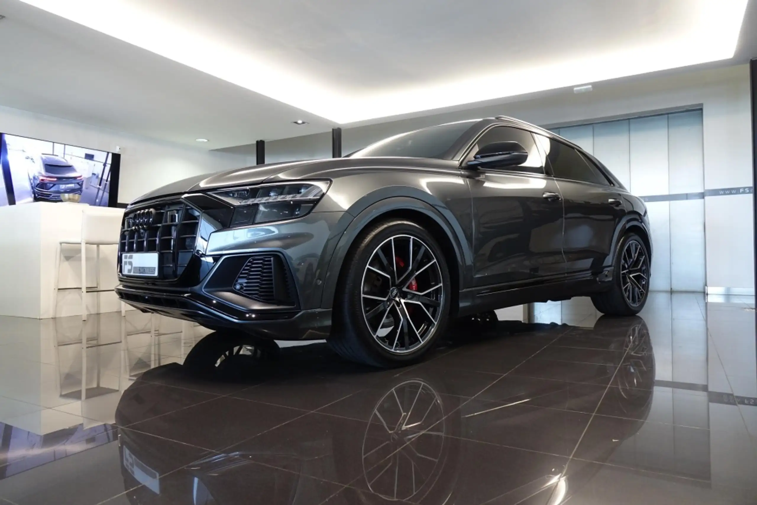 Audi - Q8