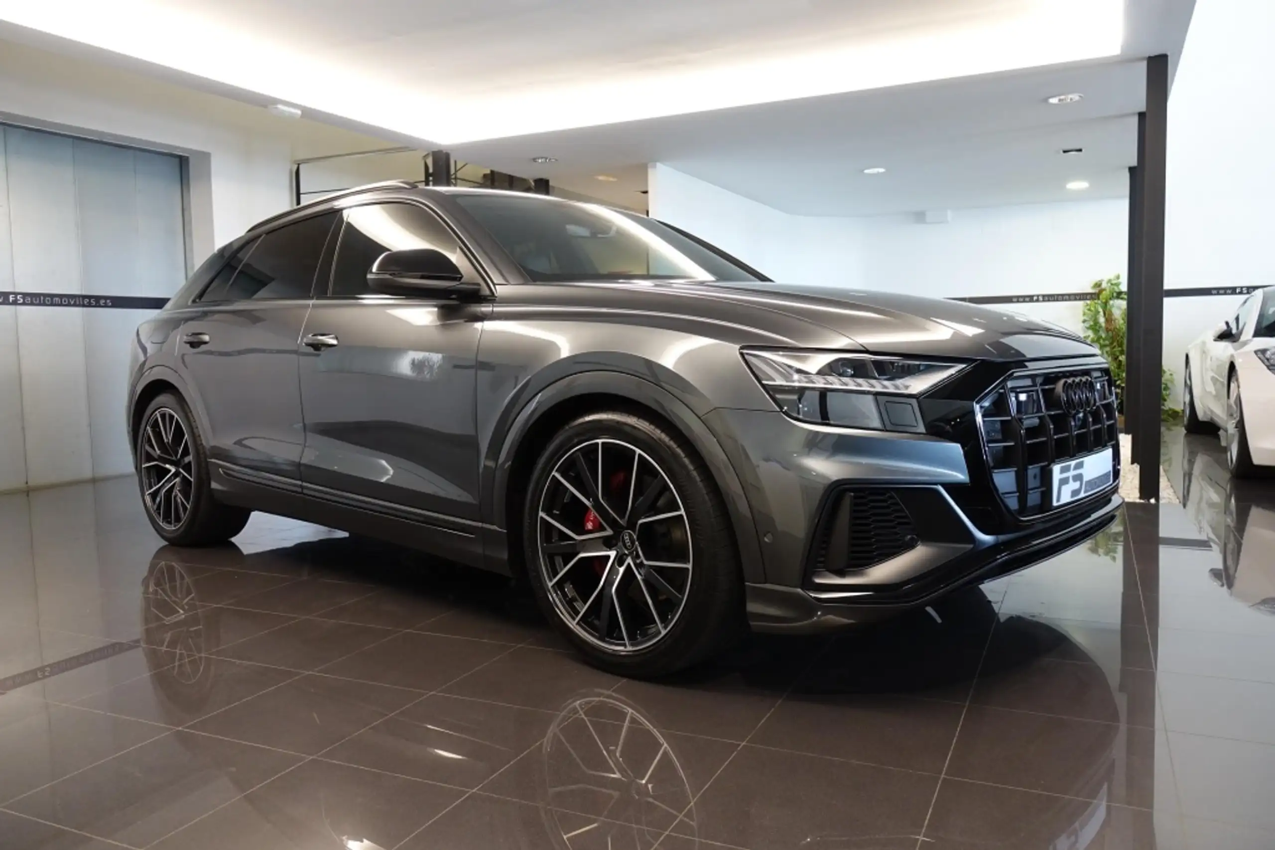 Audi - Q8