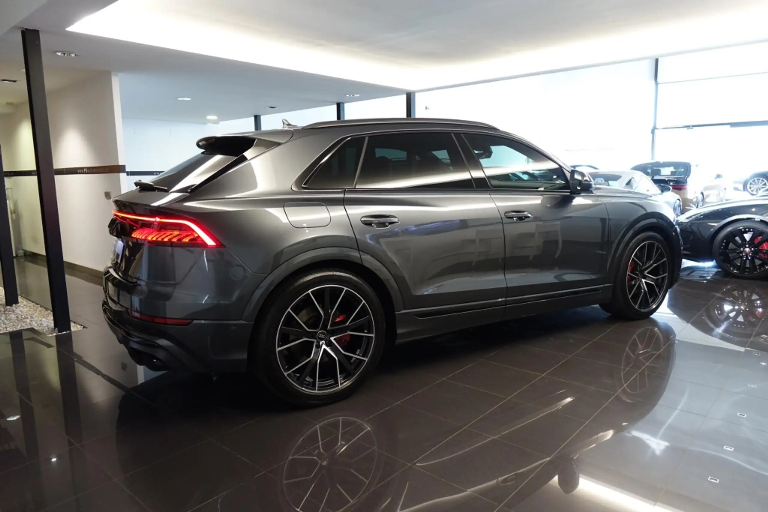 Audi - Q8