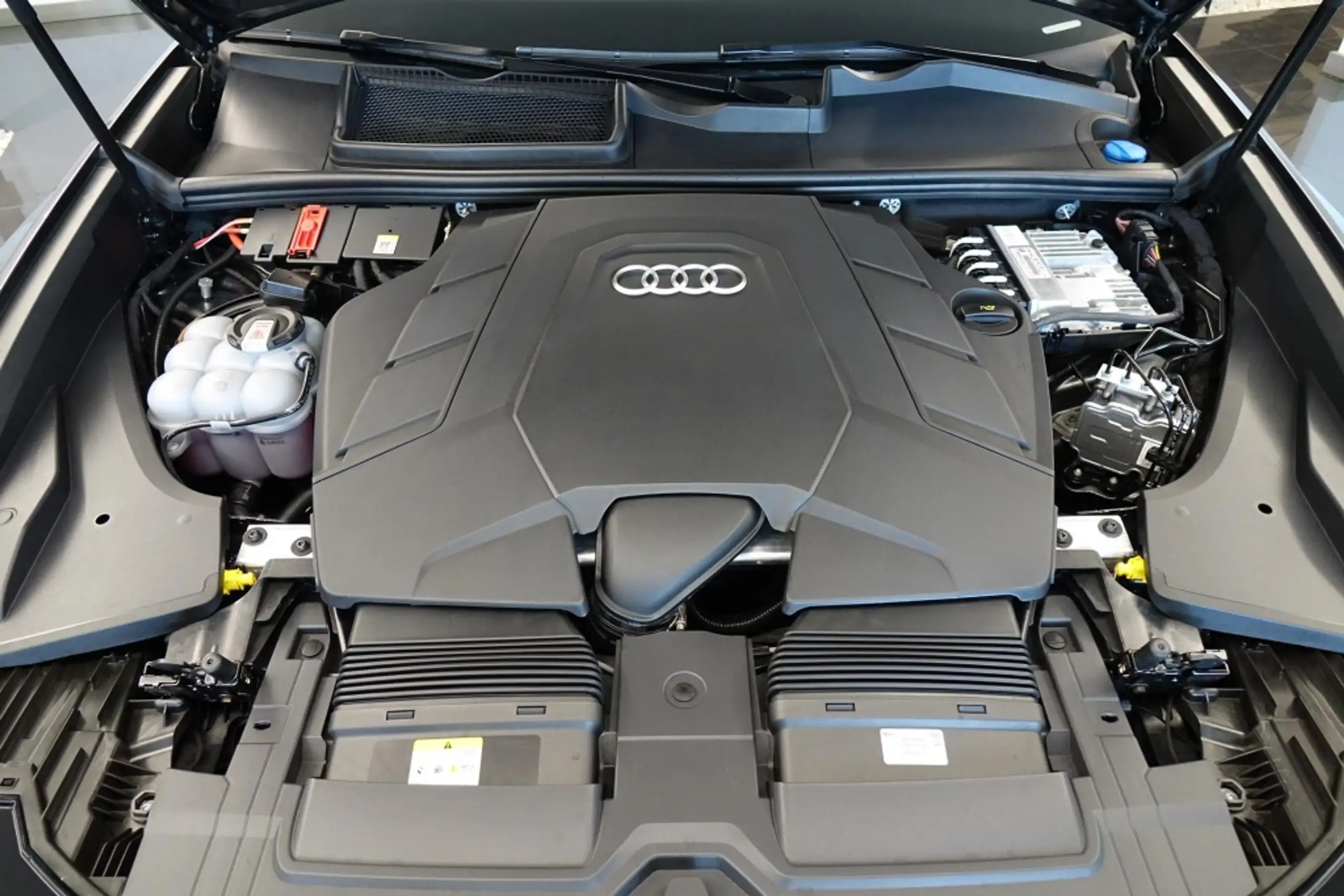 Audi - Q8