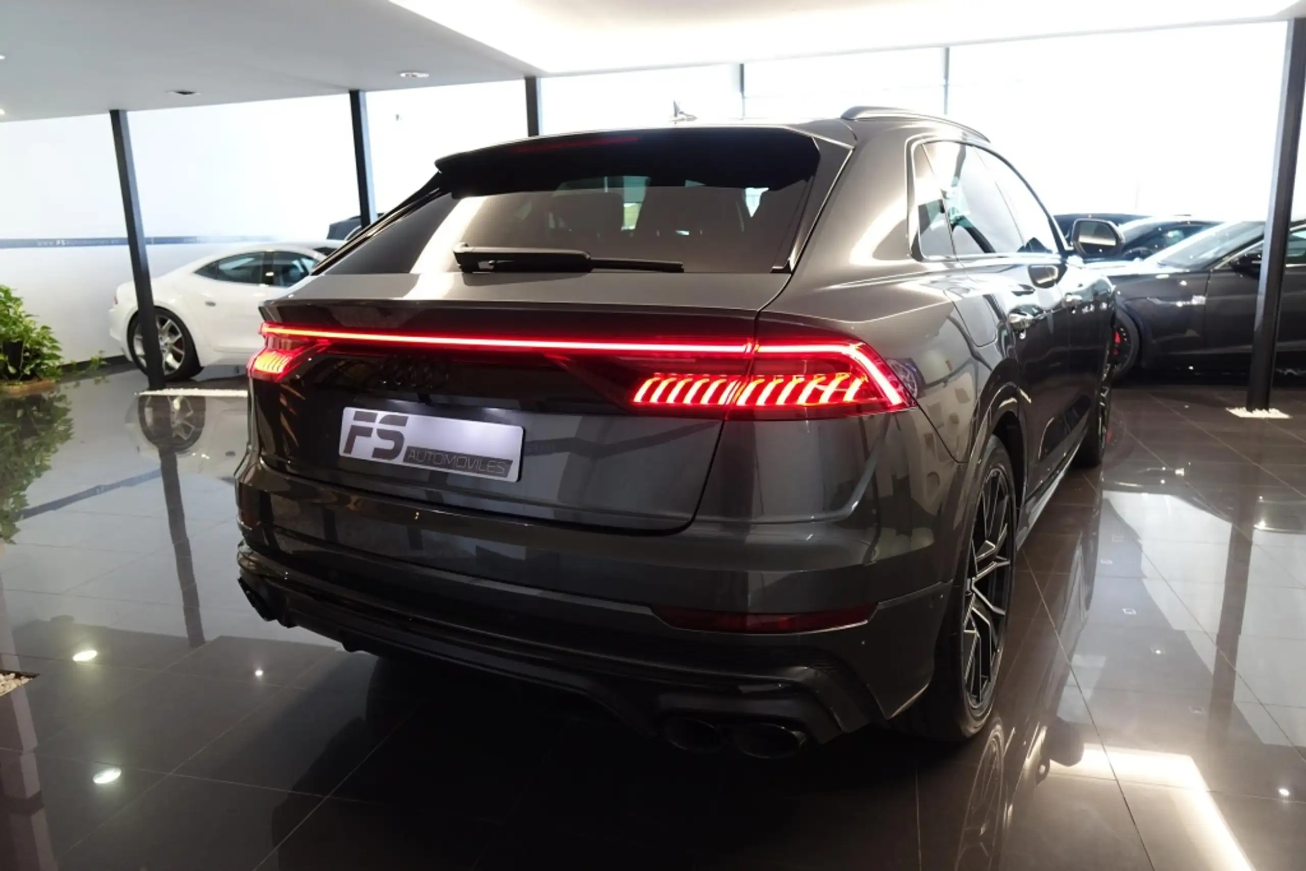 Audi - Q8