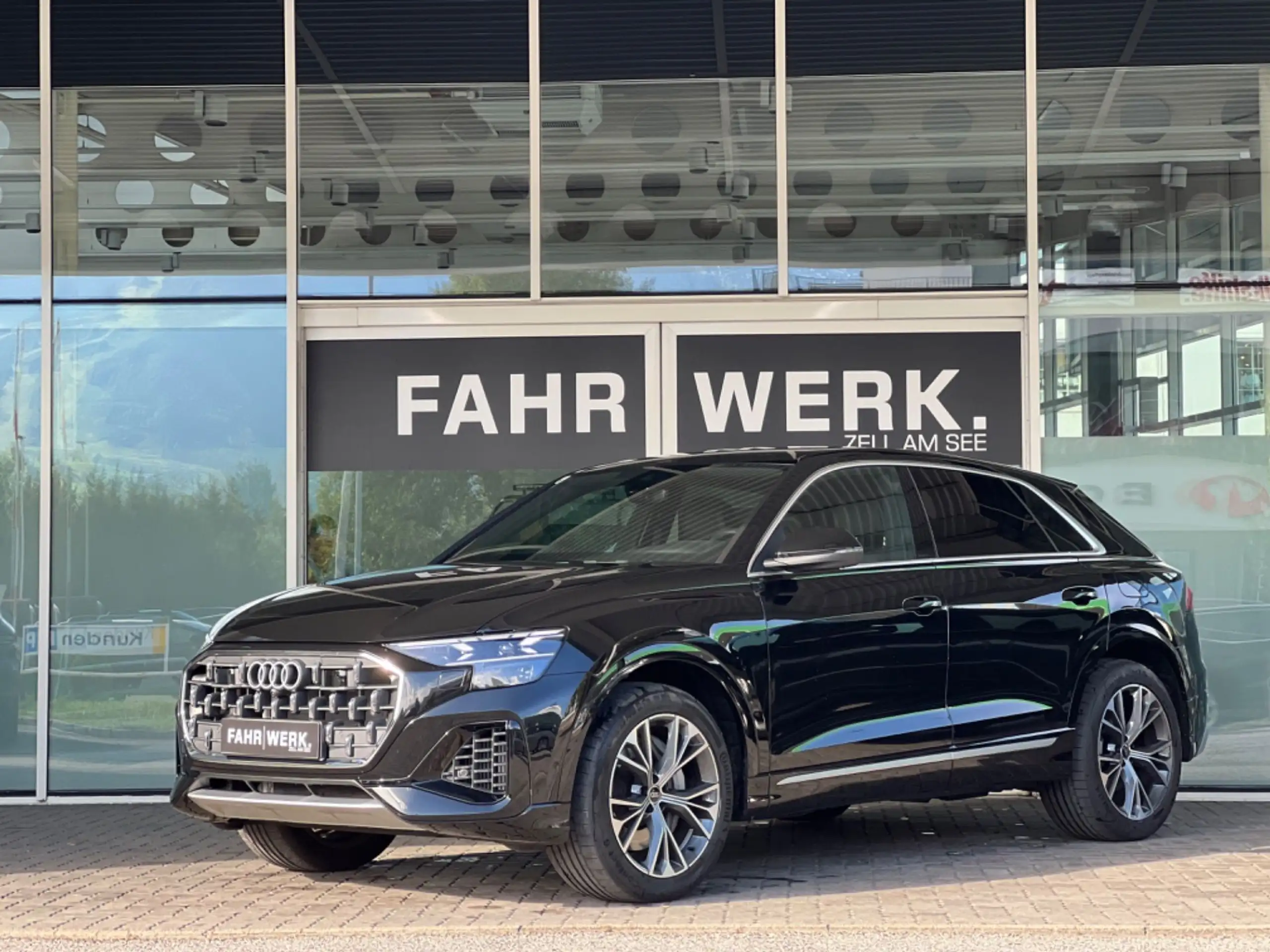 Audi - Q8